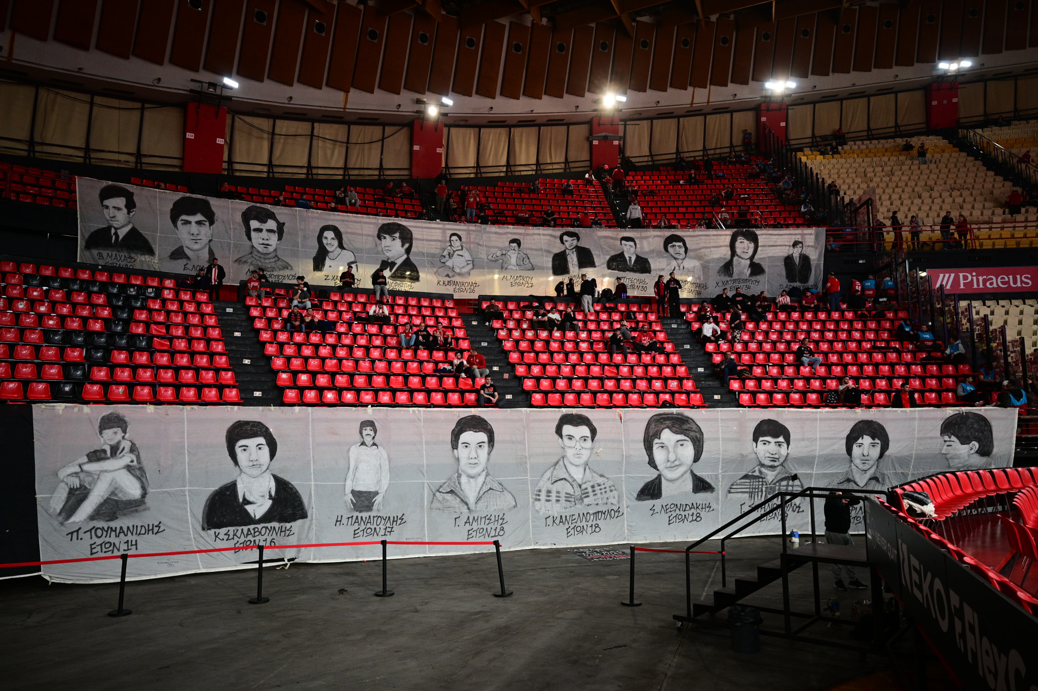 Το πανό στο ΣΕΦ για την μαύρη επέτειο της τραγωδίας της Θύρας 7