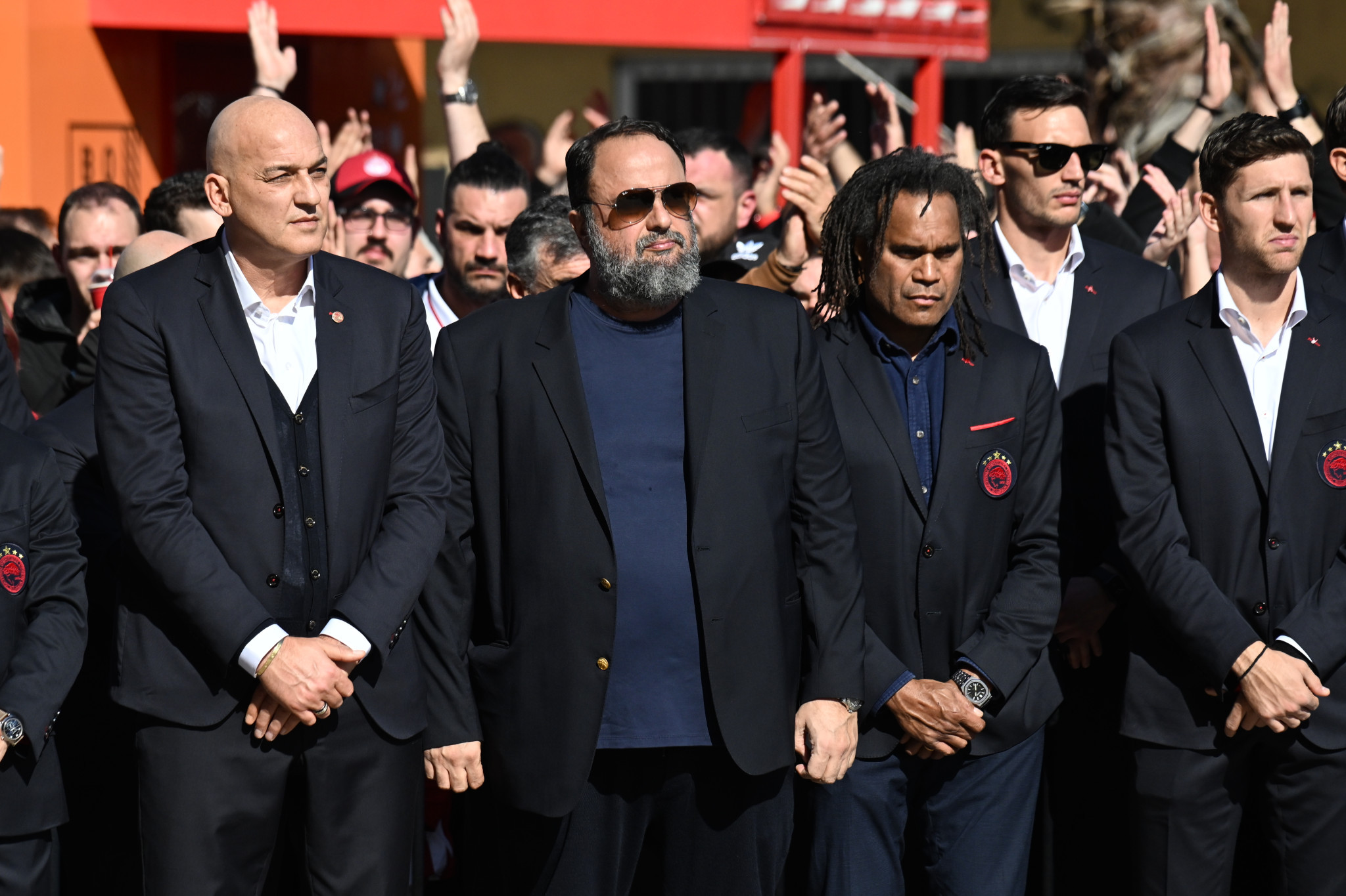 Ο ποδοσφαιρικός Ολυμπιακός στο μνημόσυνο για τα θύματα της Θύρας 7 (pics)