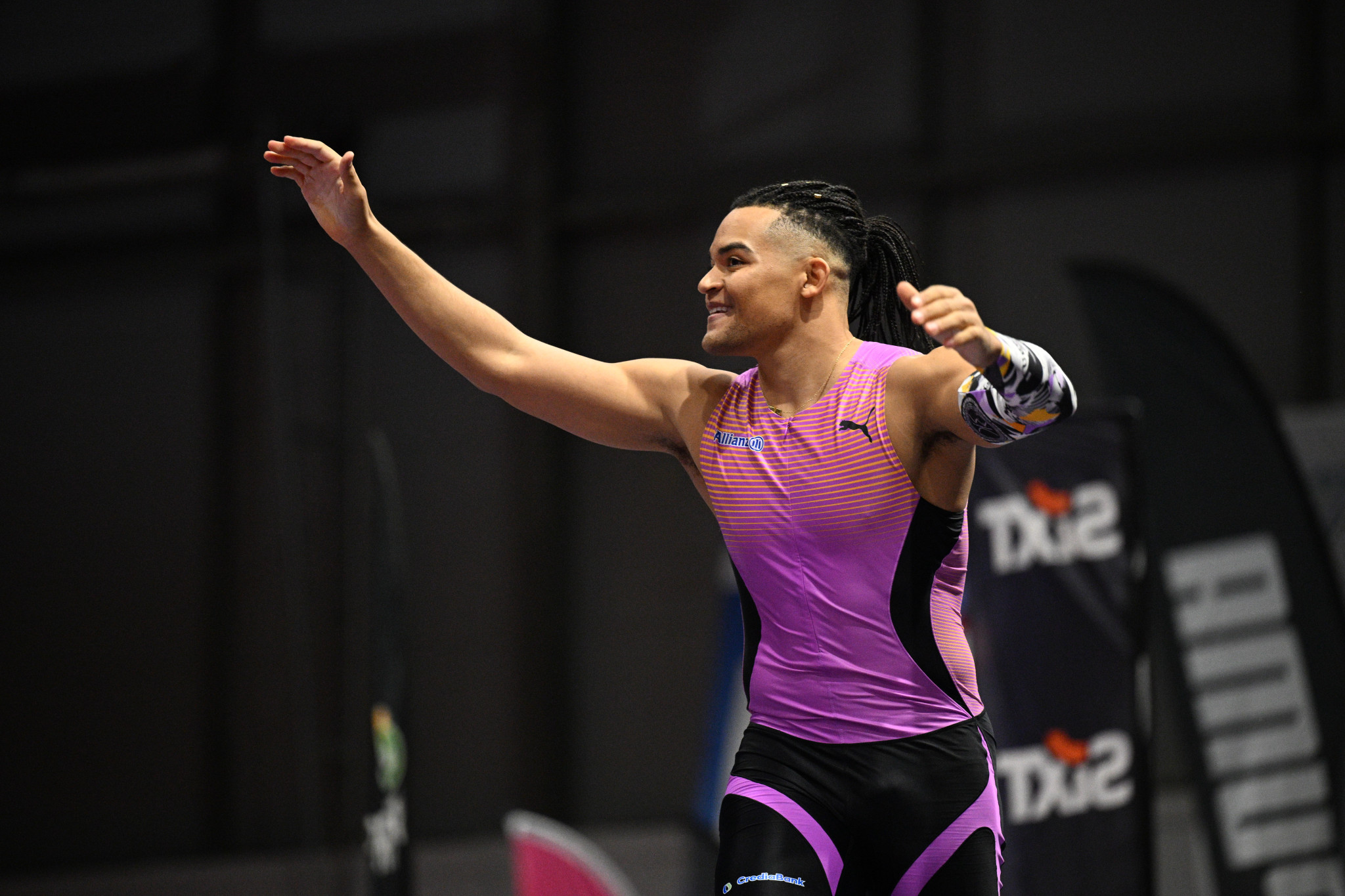 Ο Καραλής μεγάλος νικητής στο Fly Athens Indoor - Αποθεώθηκε από το κοινό (video)