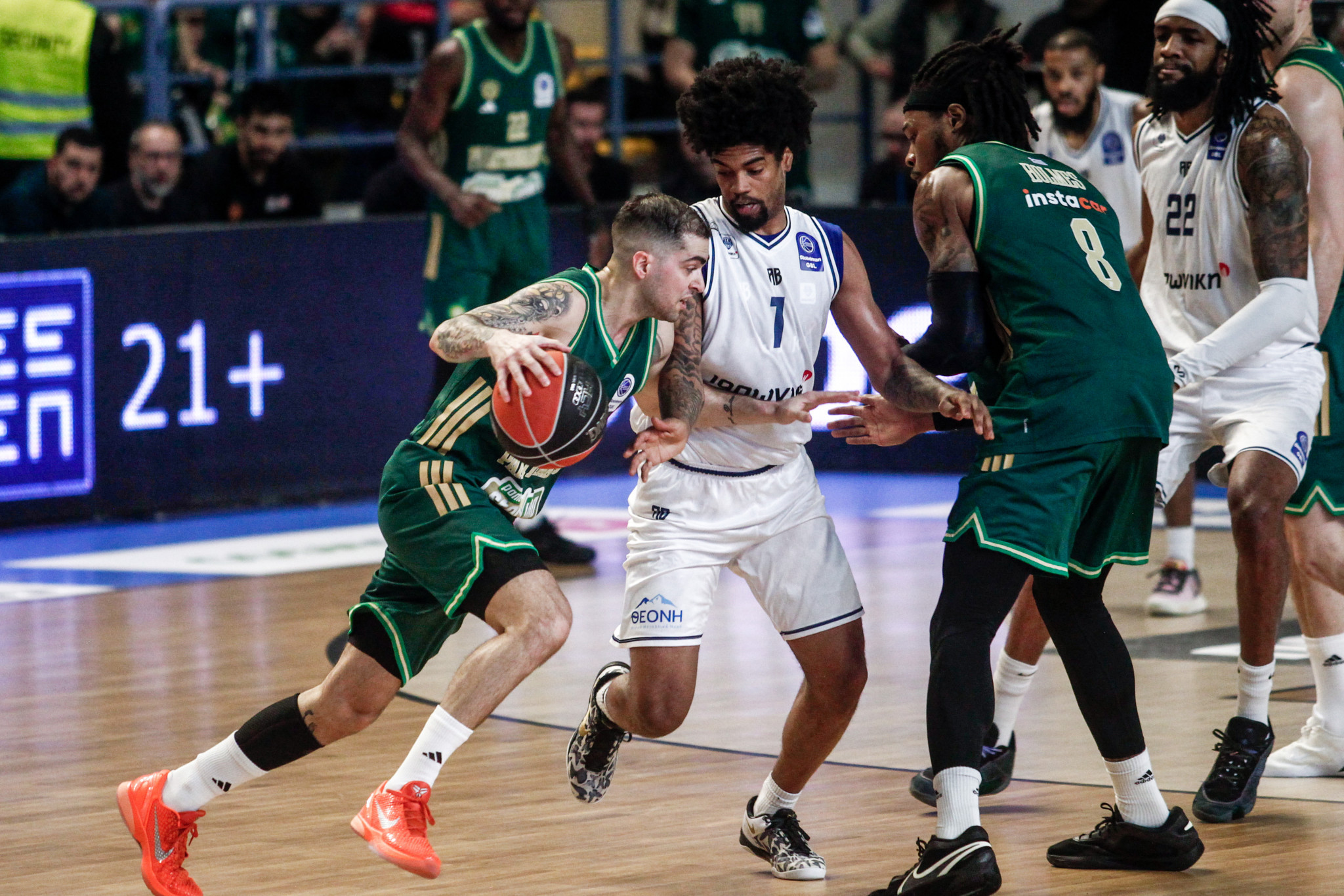 Ο Τολιόπουλος πήγε για alley-oop στον Φαρίντ και σκόραρε καταλάθος (video)