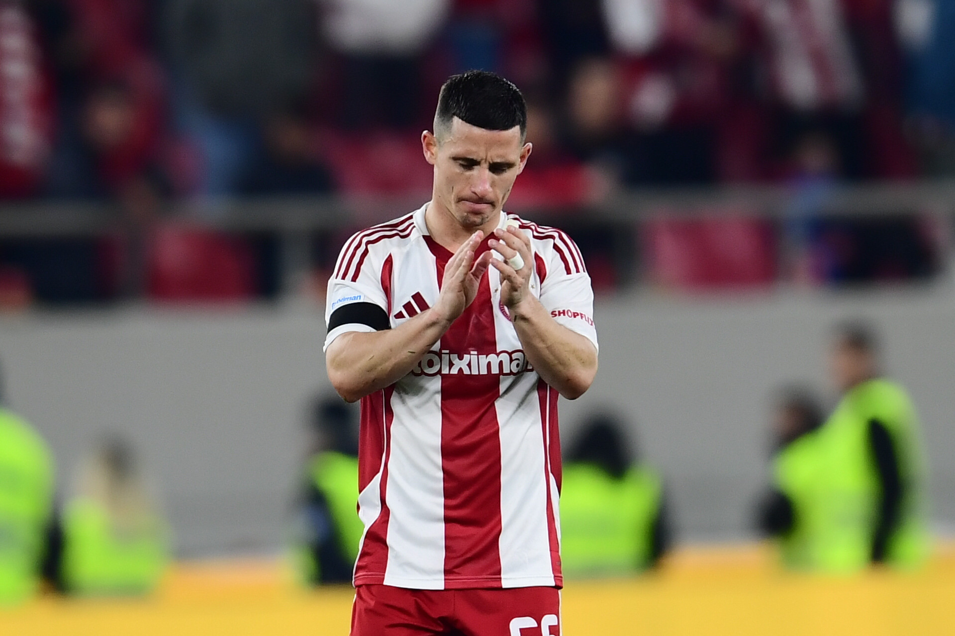 Ποινή μιας αγωνιστικής και πρόστιμο στον Ποντένσε για τη ρίψη ομπρέλας