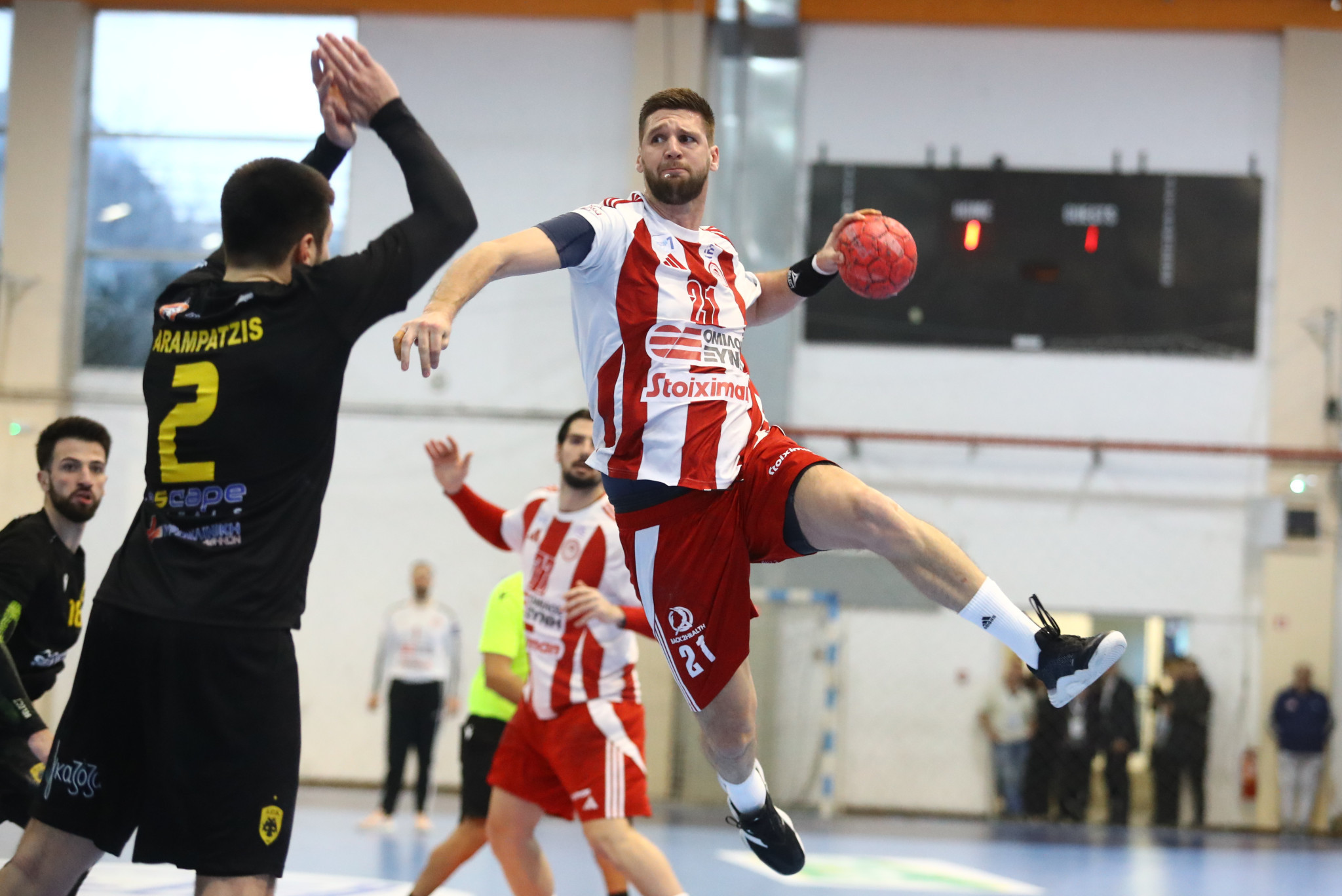 Ο Ολυμπιακός σήκωσε το Κύπελλο Ελλάδος – Κέρδισε την ΑΕΚ στον τελικό (videos)