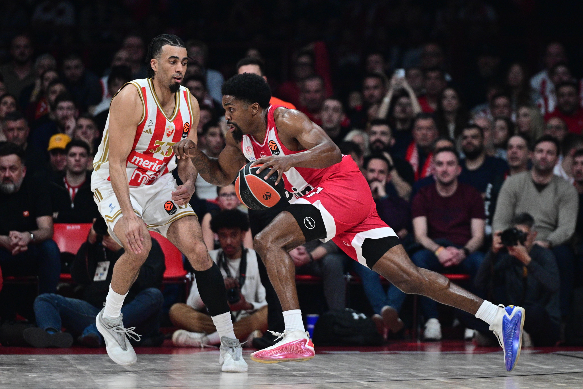 EuroLeague by night: Το τρίτο ημίχρονο της νίκης του Ολυμπιακού επί του Ερυθρού Αστέρα (video)