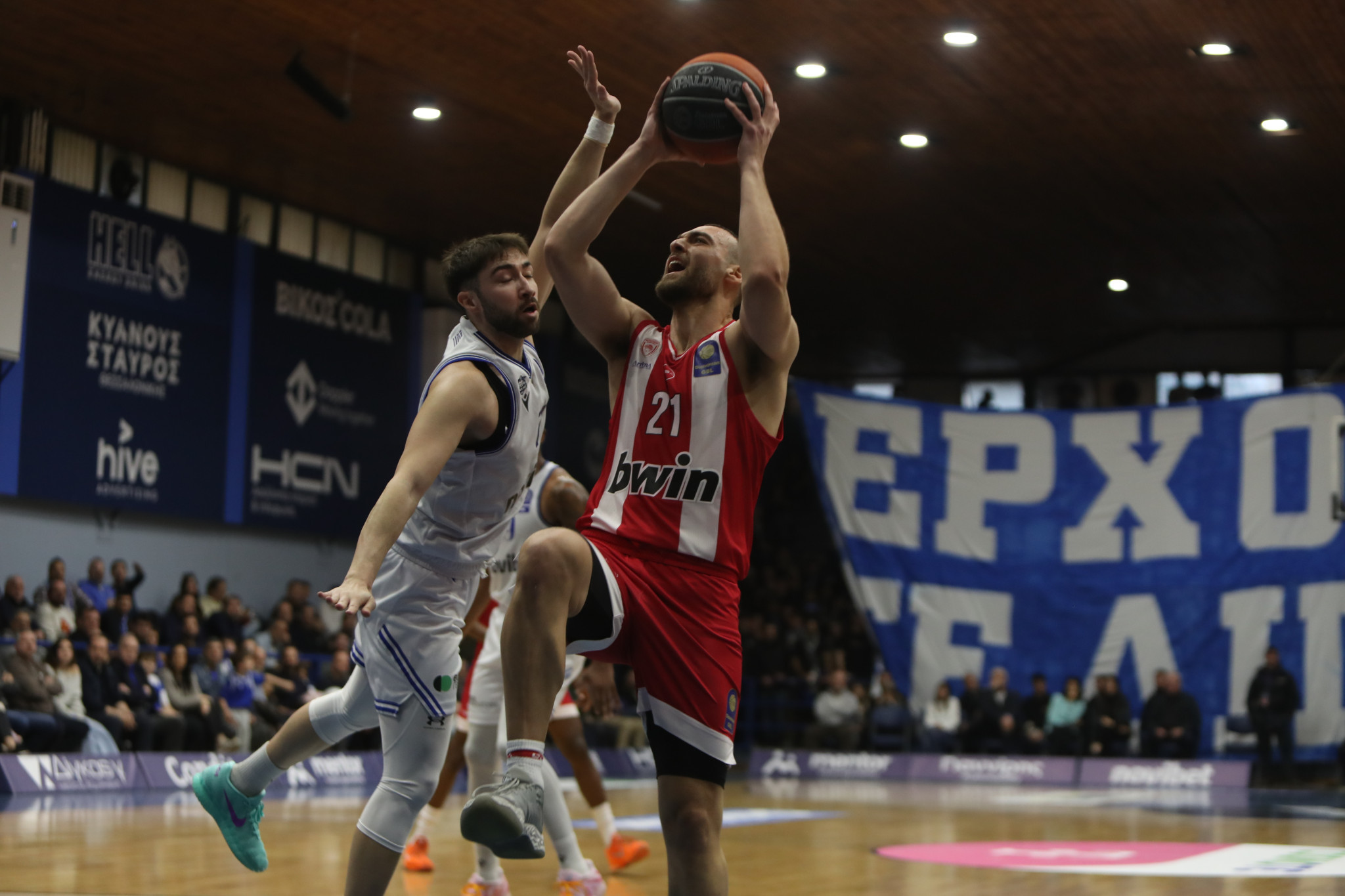 Τρίποντο, ασίστ και ριμπάουντ: Ο Νετζήπογλου σε 60'' τα έκανε... όλα για τον Ολυμπιακό (video)