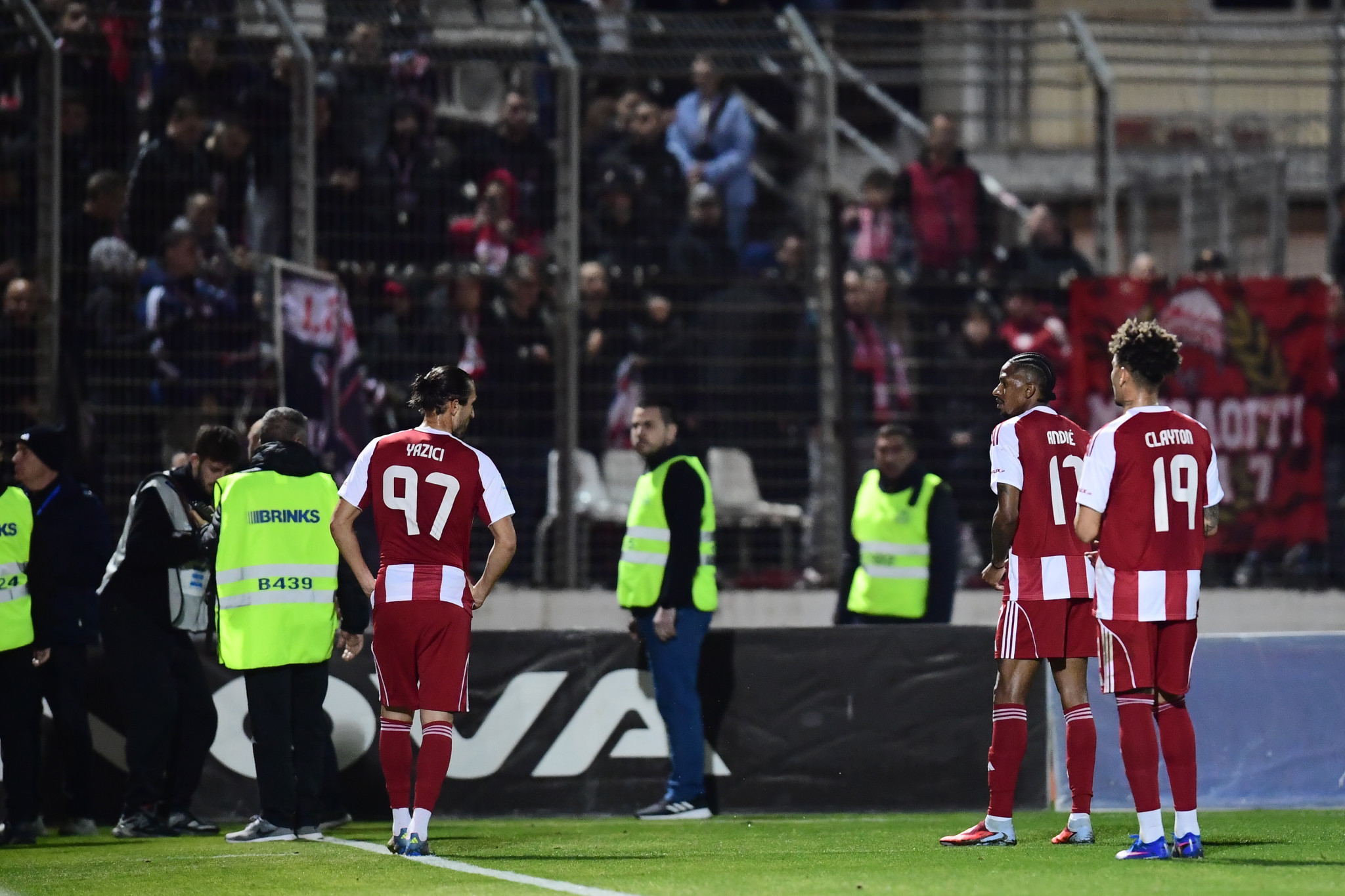 Προβληματισμένοι οι παίκτες του Ολυμπιακού, άκουσαν τα παράπονα του κόσμου