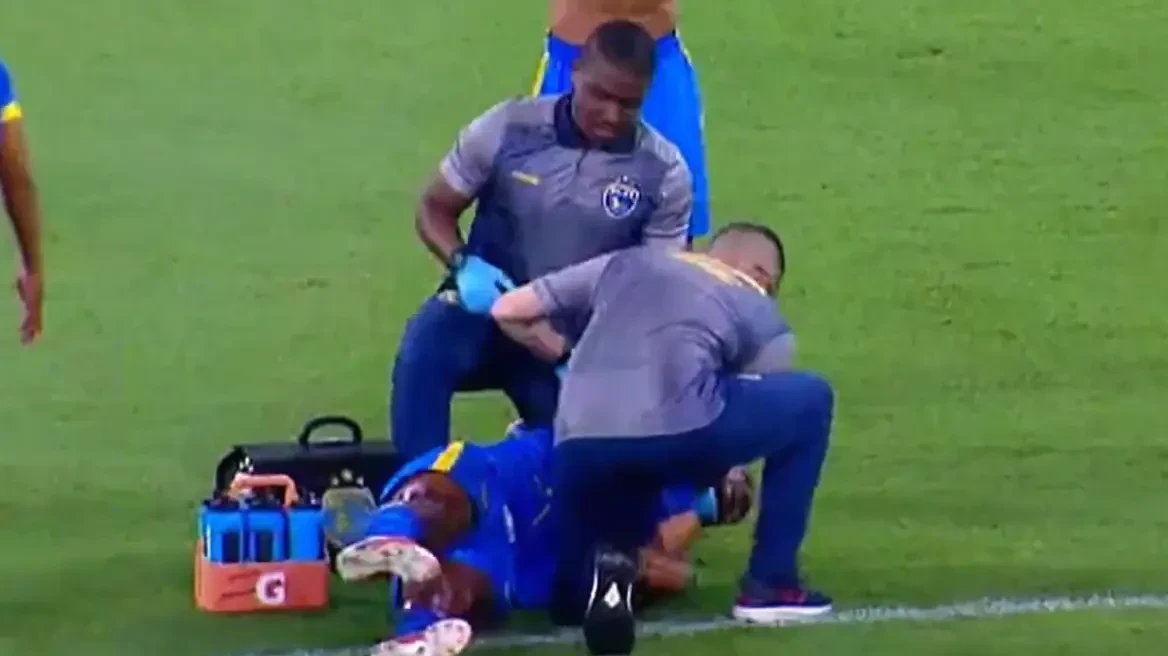 Τρόμος σε αγώνα στην Βραζιλία - Ποδοσφαιριστής έπεσε κάτω και έκανε σπασμούς (video)