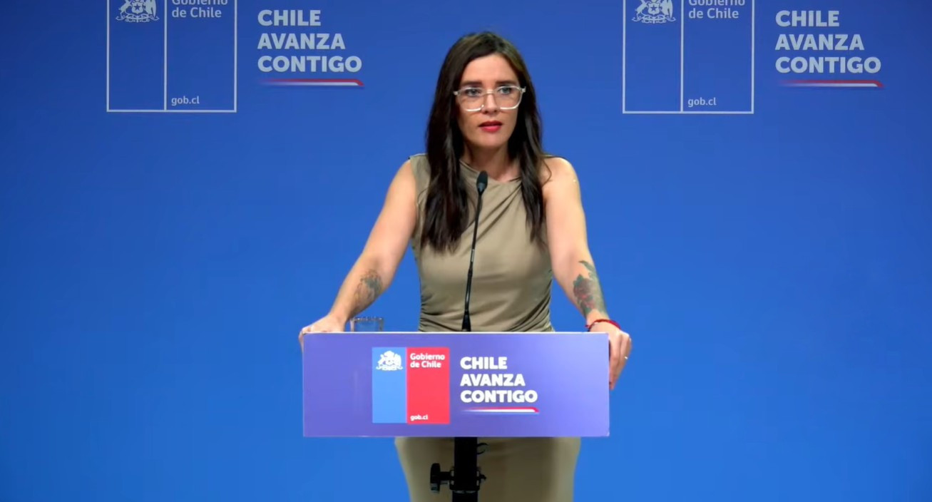 H εντυπωσιακή εκπρόσωπος του Κομμουνιστικού Κόμματος που θέλει να πατάξει την οπαδική βία