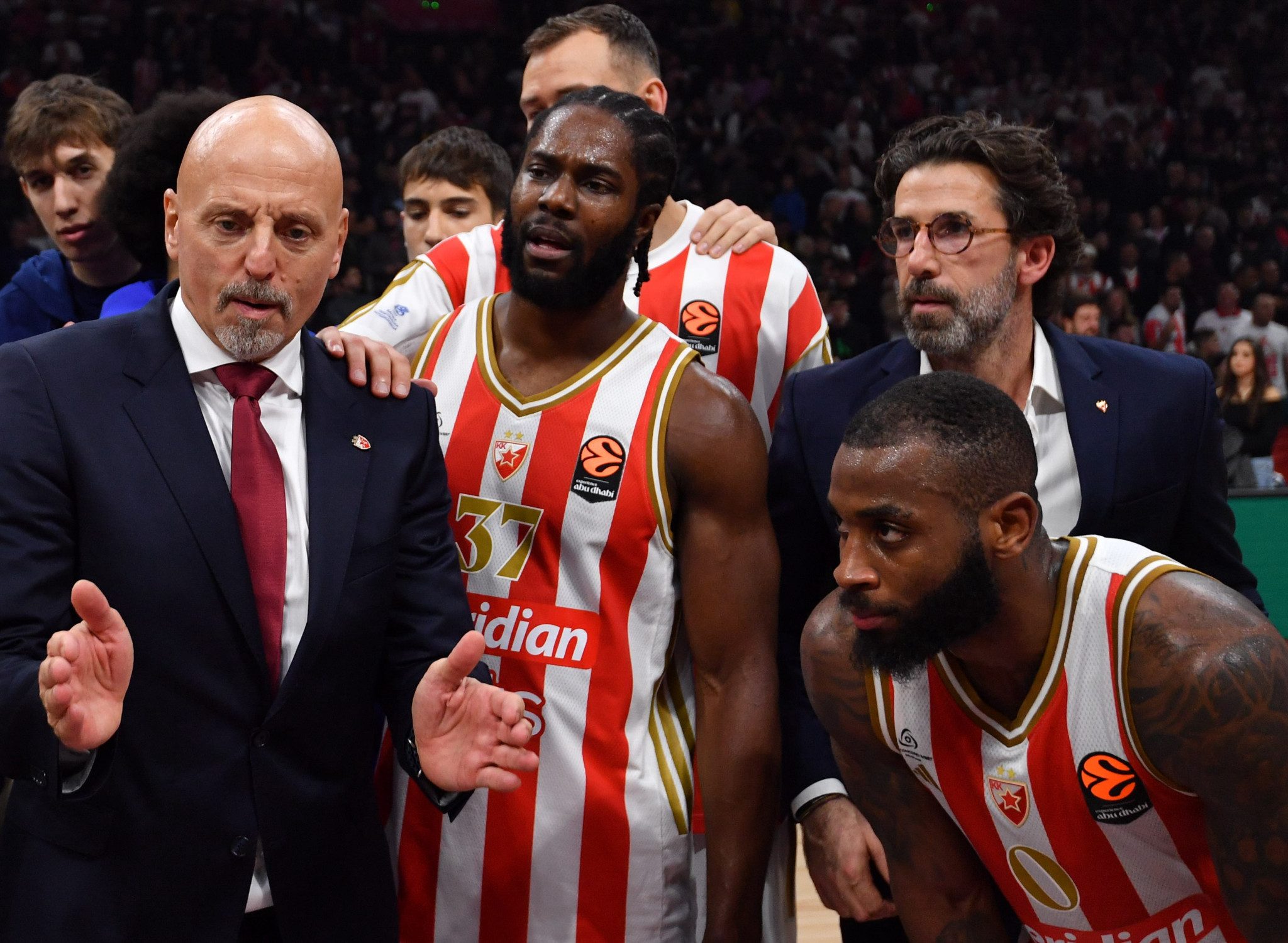 O Ερυθρός Αστέρας έφτασε στην Ελλάδα για το ματς με τον Ολυμπιακό - Τι ισχύει με Τάισον Κάρτερ