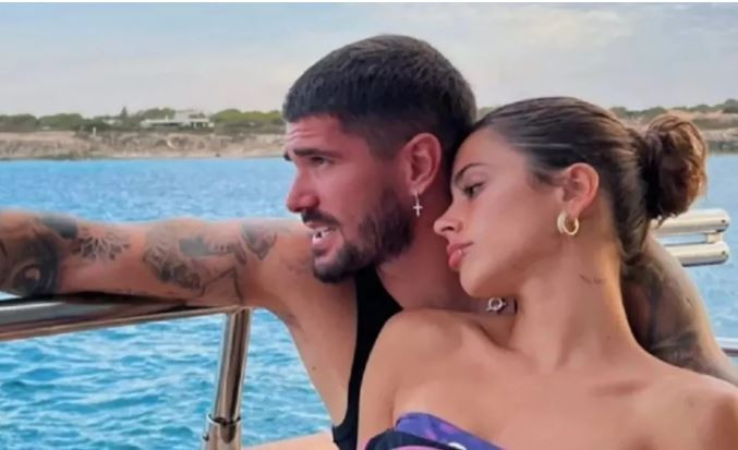 «Του είπα ότι τον αγαπώ και μου απάντησε ότι αυτός αγαπά τον Μέσι» - Συμπαίκτης του Αργεντινού... γείωσε την σύντροφό του (photo)