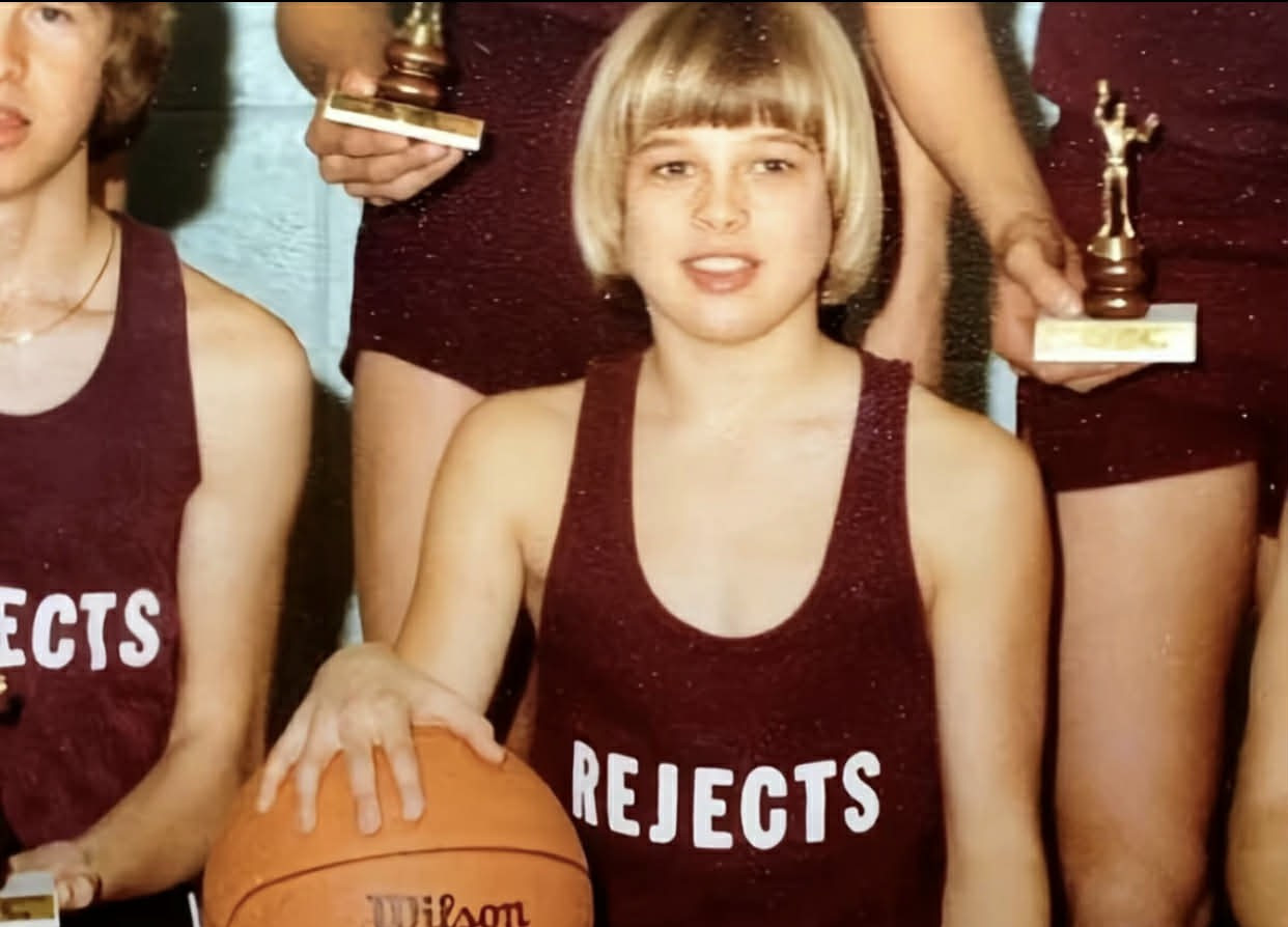 Κι όμως αυτός είναι: Ο σταρ του Hollywood που μικρός ήθελε να γίνει μπασκετμπολίστας