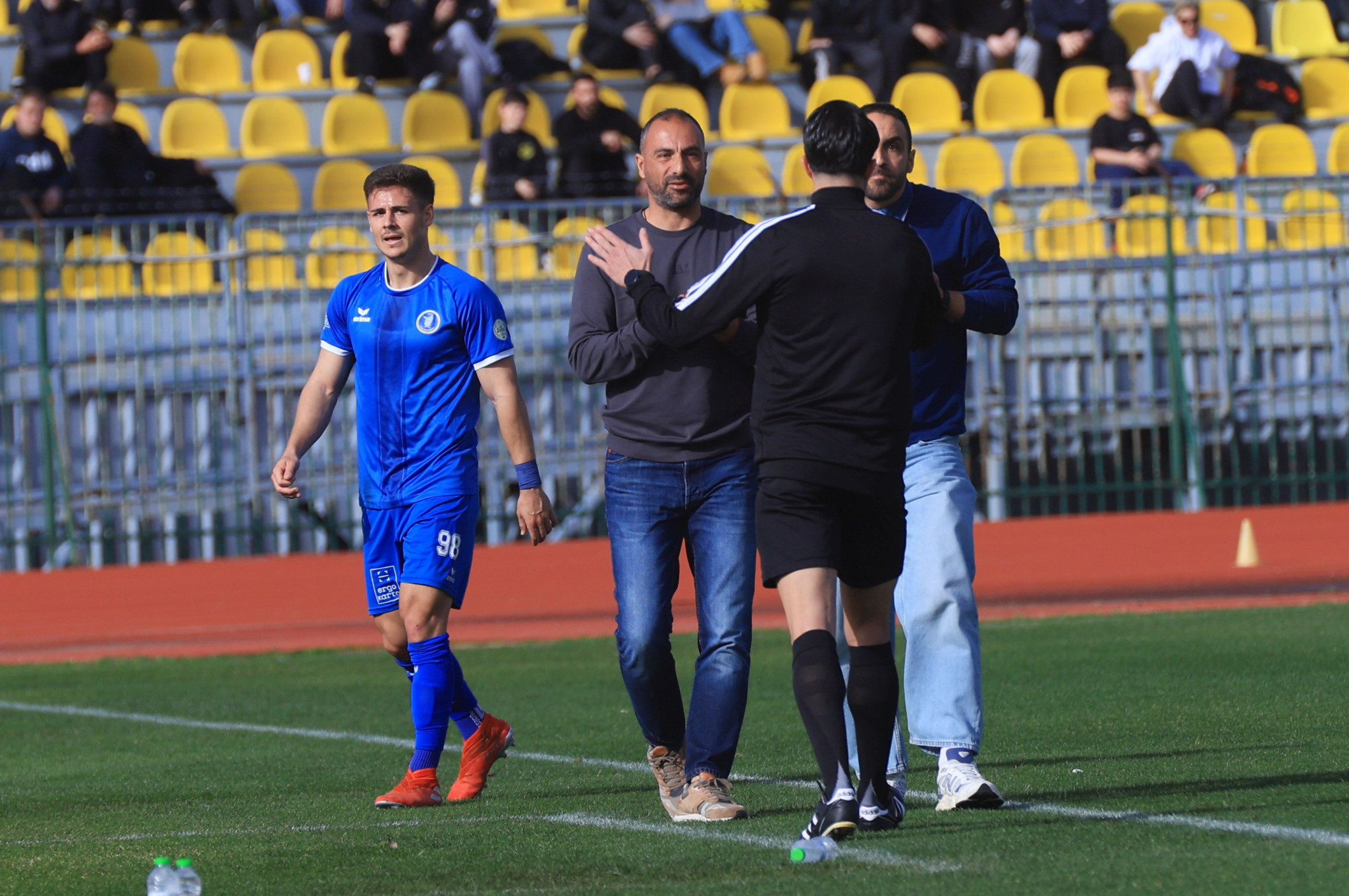 Γεωργιάδης: «Τραγικό λάθος του διαιτητή - Όλα τα ντέρμπι τα παίζουμε με 10 παίκτες» (video)