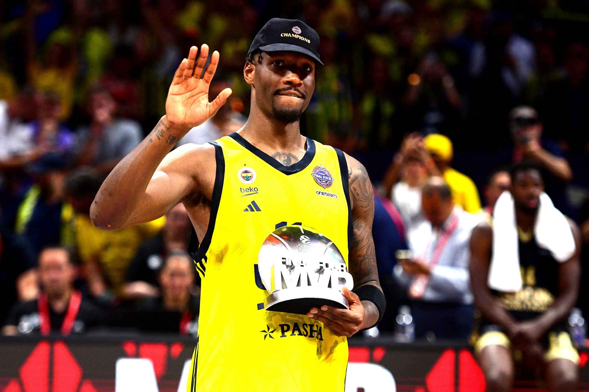 Από την «αφάνεια» του NBA, στην 50άρα και το MVP του Final Four: Αυτός είναι ο Νάιτζελ Χέιζ-Ντέιβις