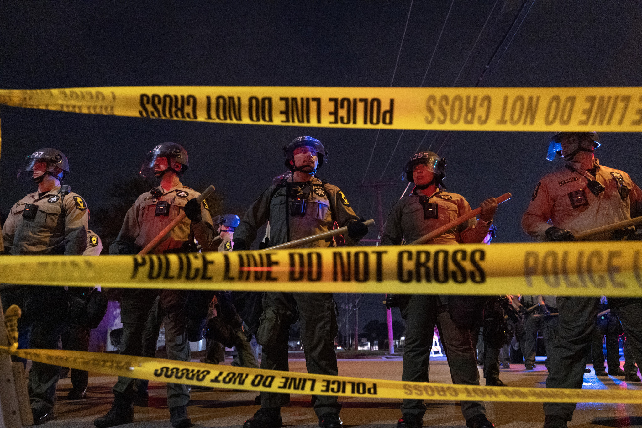 Μέτοχος των Λέικερς συνδέεται με πώληση ακινήτου που προορίζεται για στρατόπεδο συγκέντρωσης της ICE