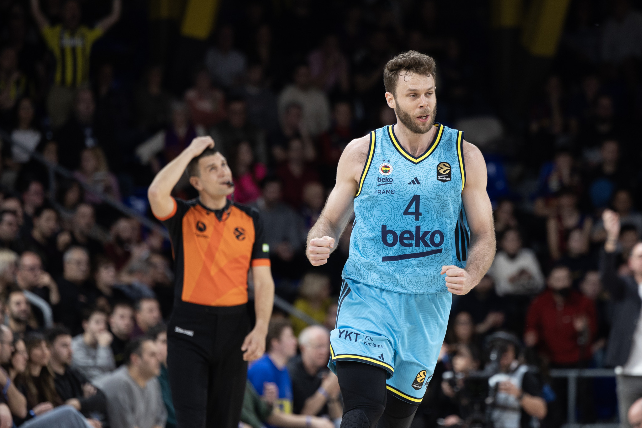 Συνεχίζει το σερί της η Φενέρ, πέρασε από τη Βαρκελώνη