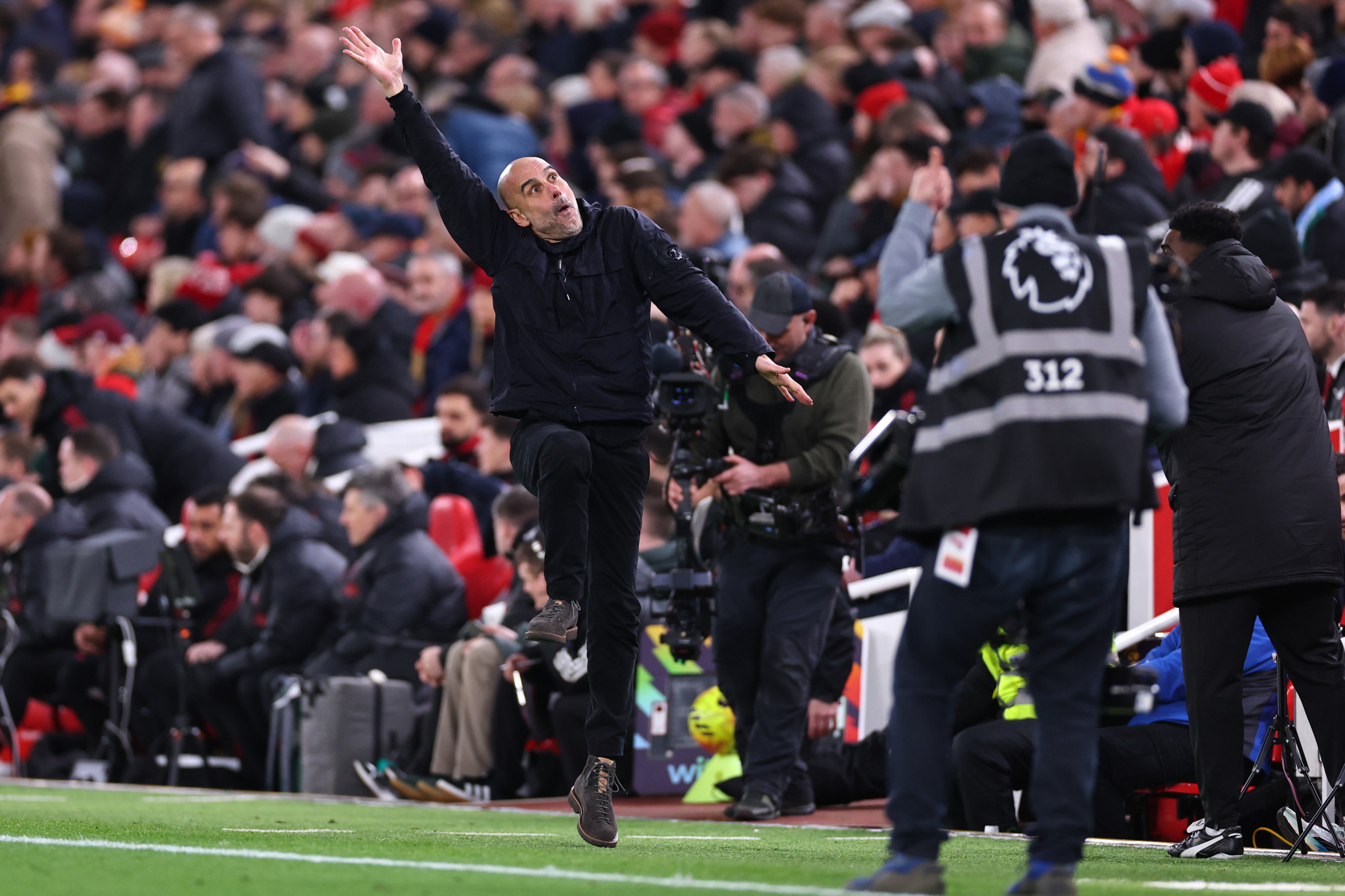 Τρομερός Γκουαρδιόλα: Μιμήθηκε την φοβερή απόκρουση του Ντοναρούμα που χάρισε στη Σίτι τη νίκη (video)