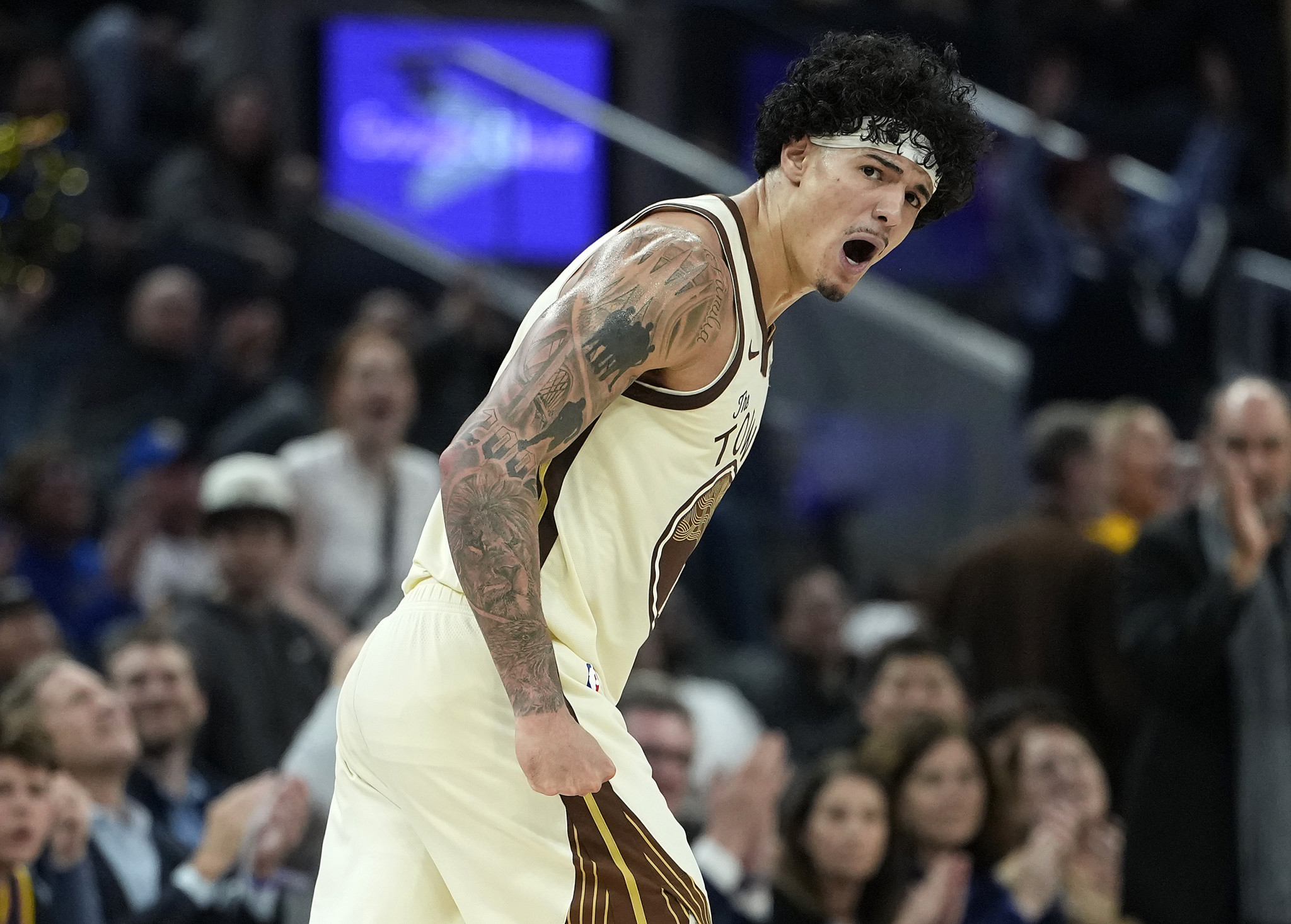 Επεισοδιακή νίκη για τους Πίστονς, με clutch Σάντος οι Γουόριορς