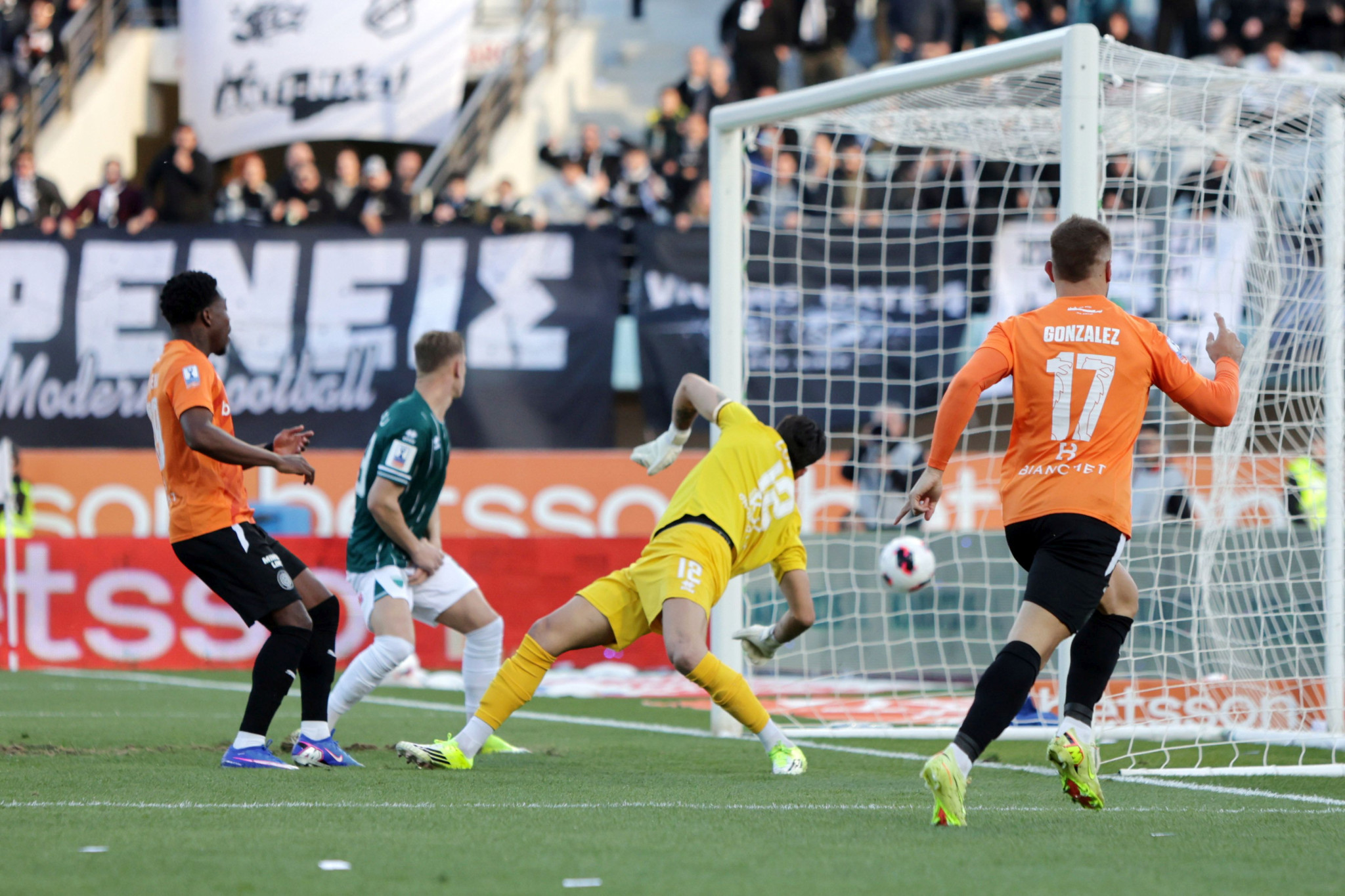 Ο Γκονθάλεθ με τρομερό τελείωμα έδωσε προβάδισμα στον ΟΦΗ (video)