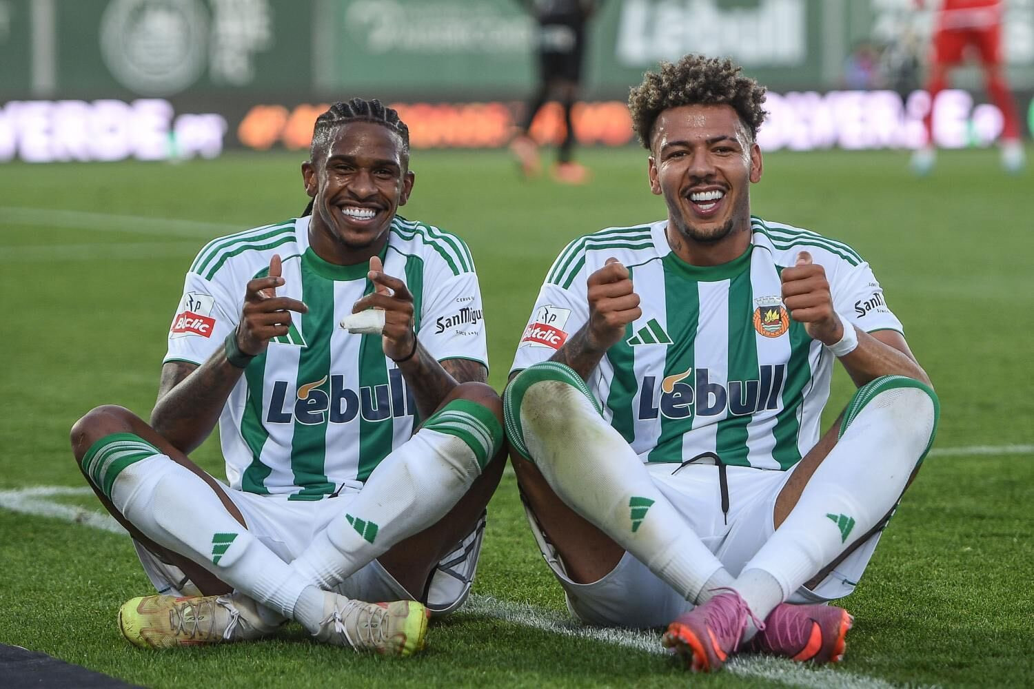 Αντρέ Λουίζ και Κλέιτον βρίσκουν ο ένας τον άλλον με κλειστά μάτια