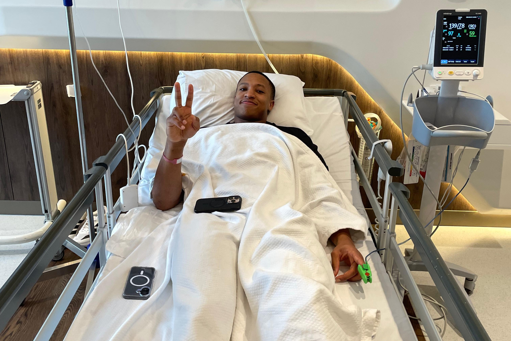 Χειρουργείο για τον Χολ της Φενέρμπαχτσε - Υπέστη ρήξη μηνίσκου