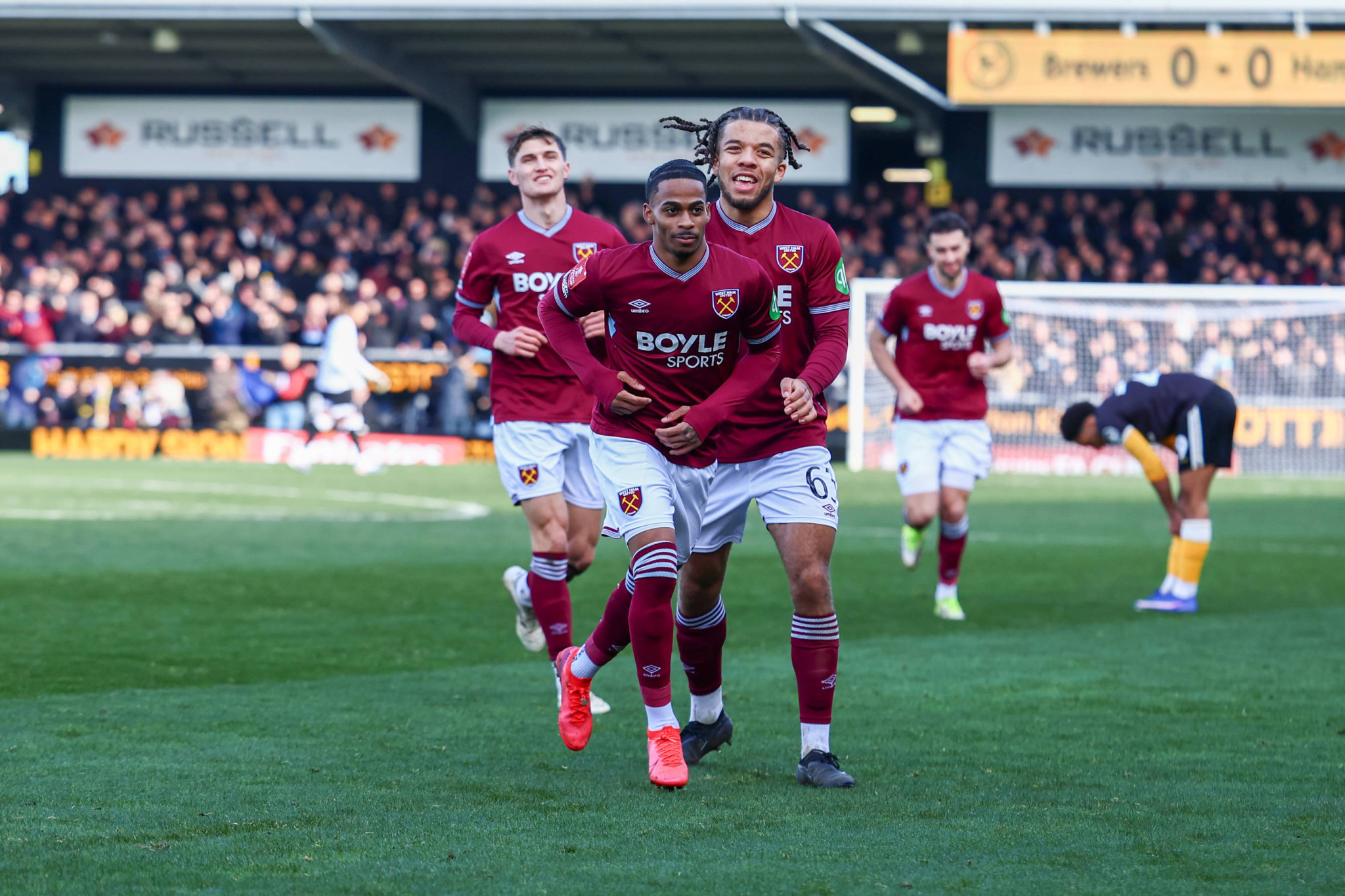 Γλίτωσε κάζο μεγατόνων η Γουέστ Χαμ, απέκλεισε στην παράταση την Μπάρτον