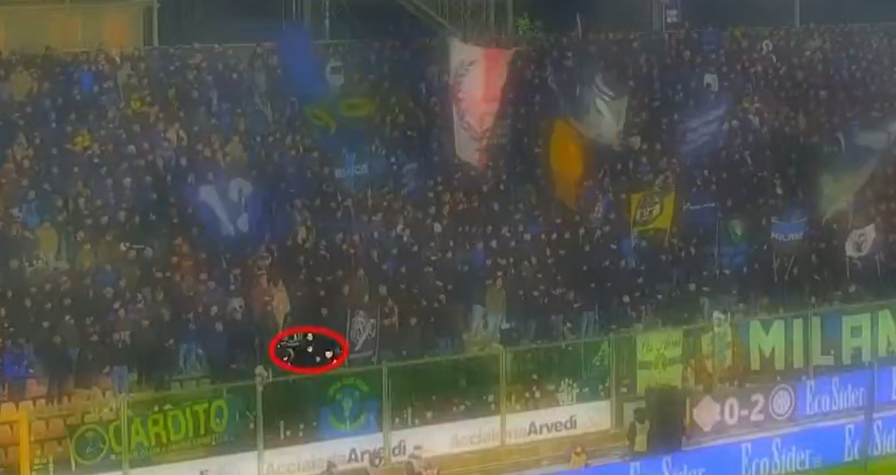 Η Αστυνομία της Ιταλίας έδωσε στη δημοσιότητα το βίντεο με τη ρίψη κροτίδας από οπαδό της Ίντερ