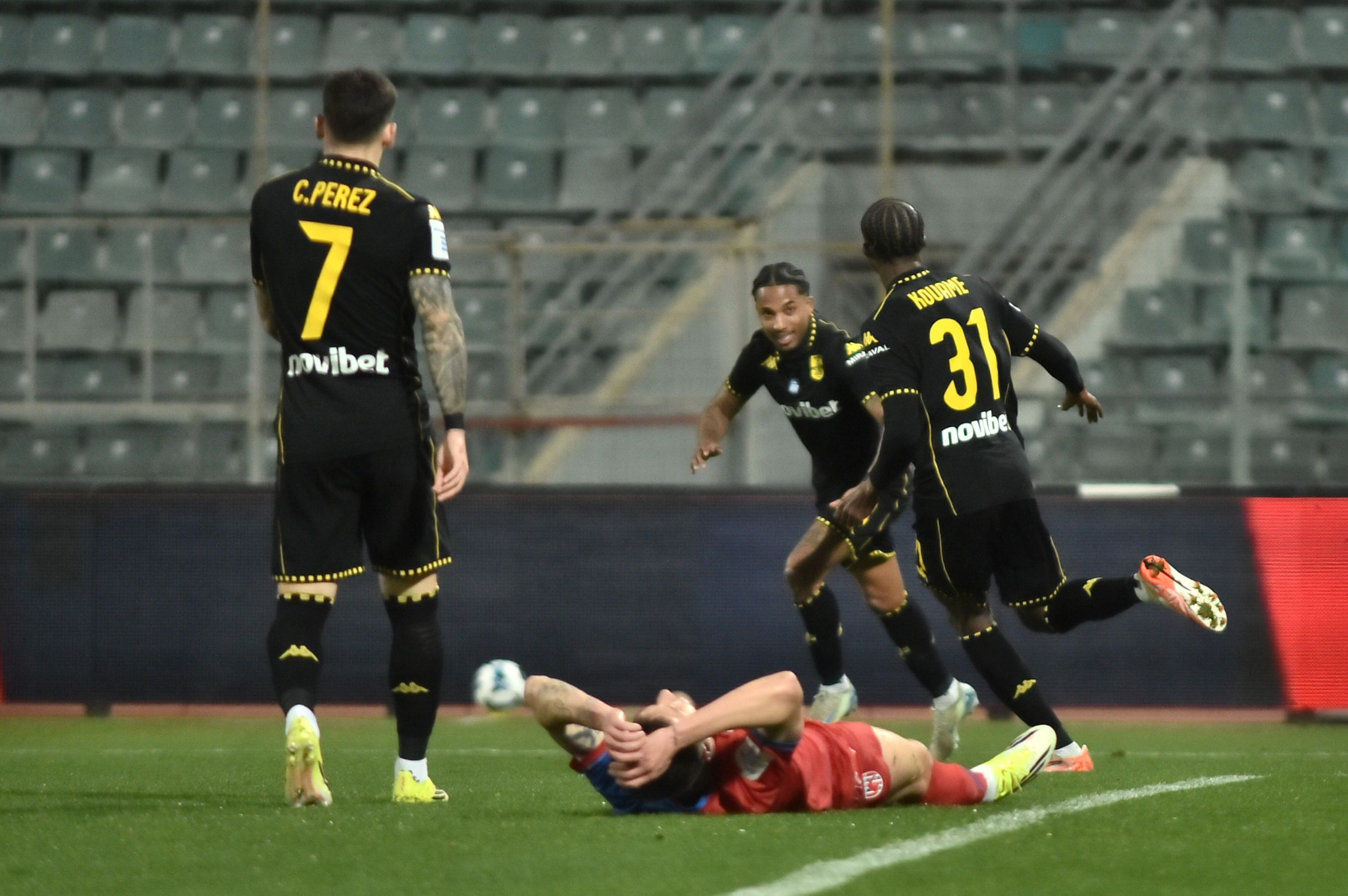 Με αυτογκόλ του Κάργα ο Άρης πήρε κεφάλι στο σκορ κόντρα στον Βόλο (video)