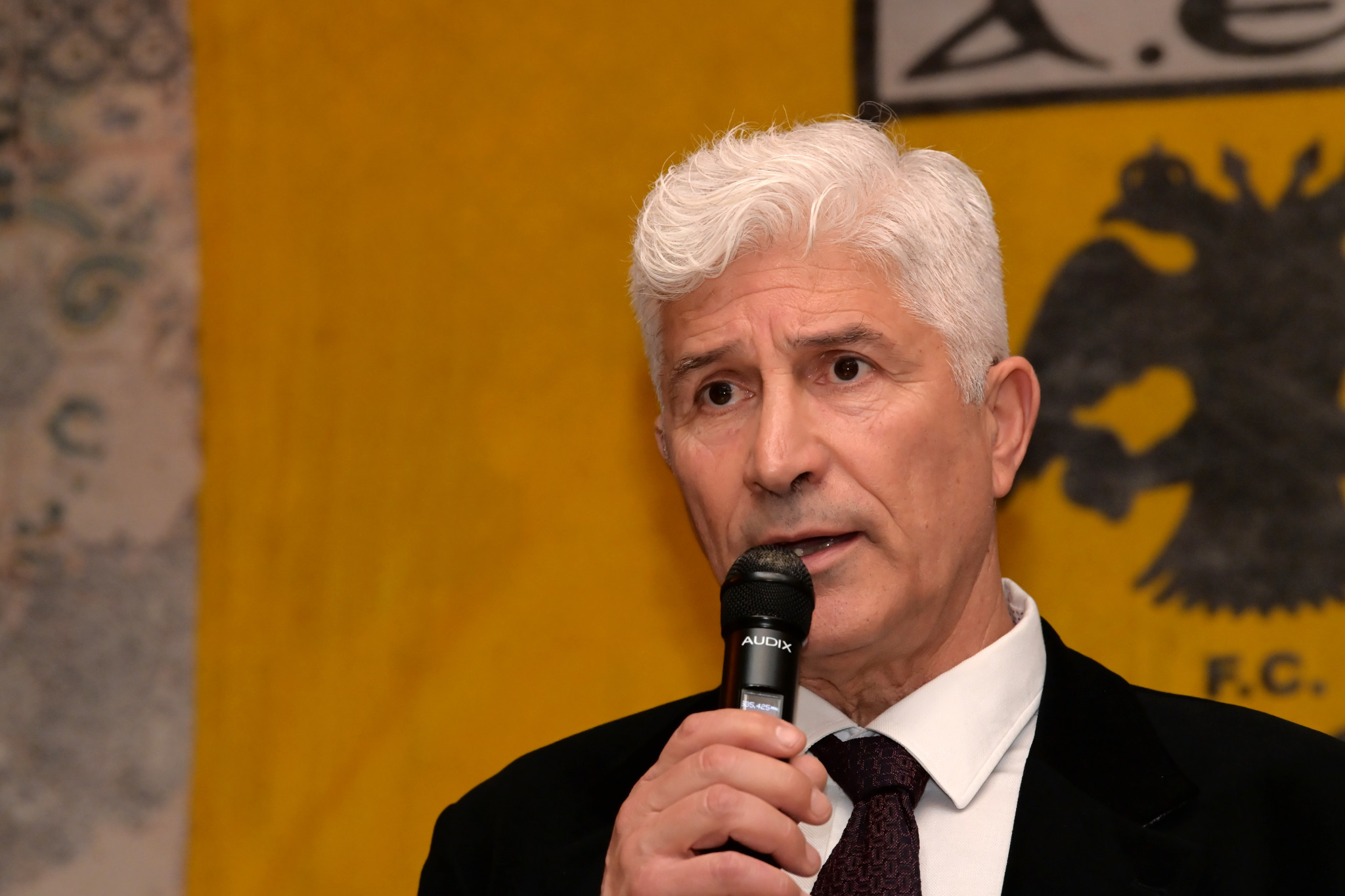 Μανωλάς σε Ηλιόπουλο για διαιτησία: «Πρόσεχε πρόεδρε μην πάρεις περισσότερες κάρτες από μένα!»