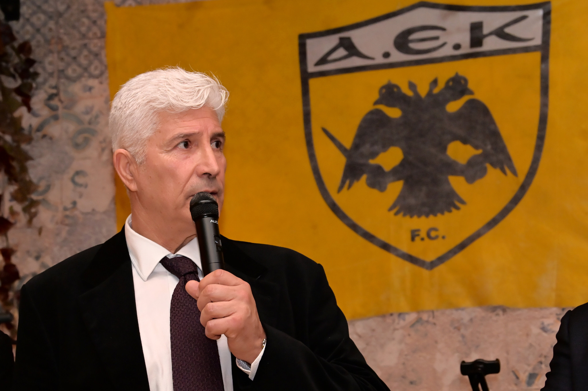 Μανωλάς: «Ο Ηλιόπουλος είναι πρόεδρος γεμάτος συναισθήματα - Έτσι μας αγκάλιαζαν οι πρόεδροι παλιά στην ΑΕΚ» (video)