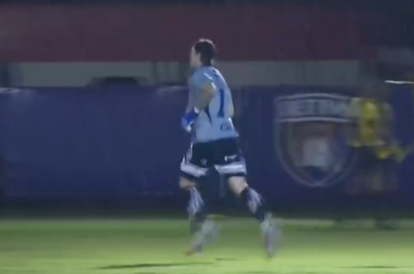 Απίστευτο σκηνικό στην Βραζιλία: Τερματοφύλακας άφησε κενή την εστία του και έτρεξε στην τουαλέτα (video)