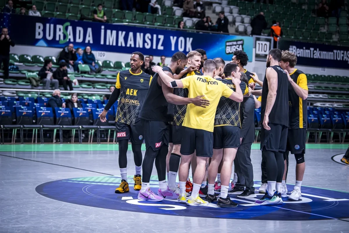 Η ΑΕΚ πανηγύρισε με τον κόσμο της το «διπλό» στην Προύσα (video)