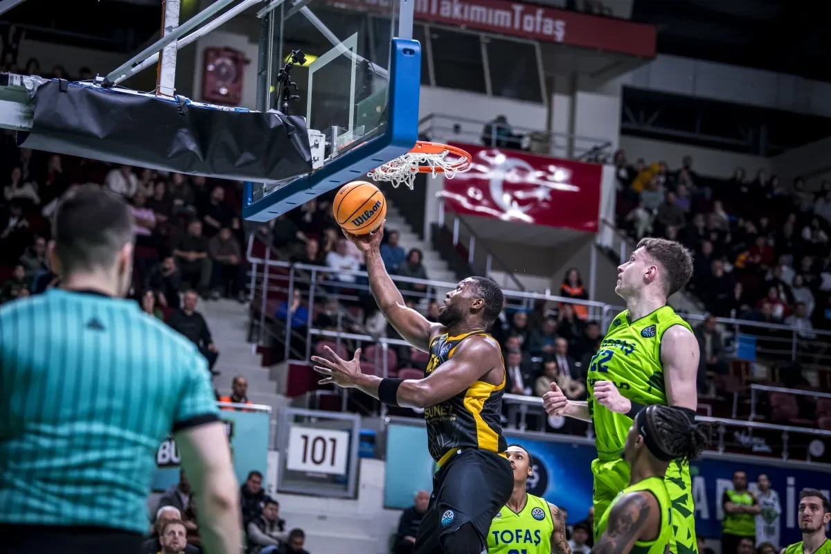 Η ατσάλινη ΑΕΚ πέρασε και από την Προύσα και φουλ για πρωτιά