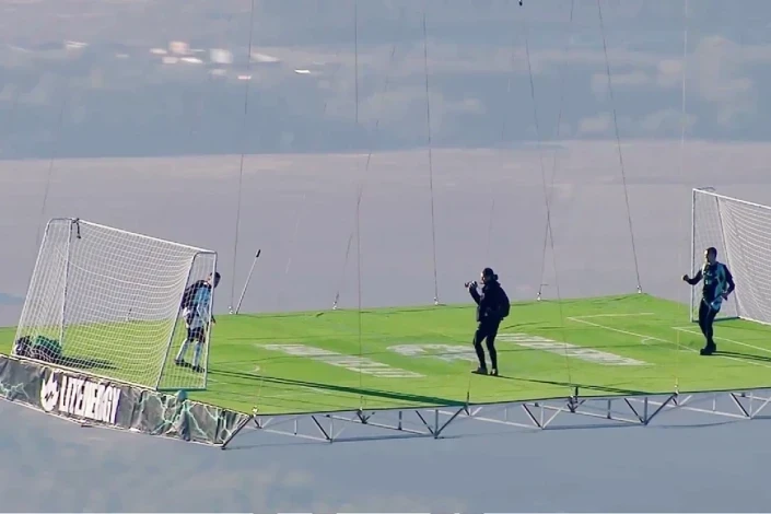 Ένας αγώνας ποδοσφαίρου στα 1.800 μέτρα υψόμετρο - Οι Ρώσοι κατέρριψαν το παγκόσμιο ρεκόρ (video)