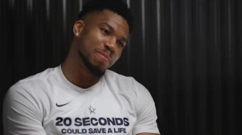 Το ξεχωριστό μήνυμα πίσω από το «20 seconds could save a life» που έγραφε η μπλούζα του Αντετοκούνμπο