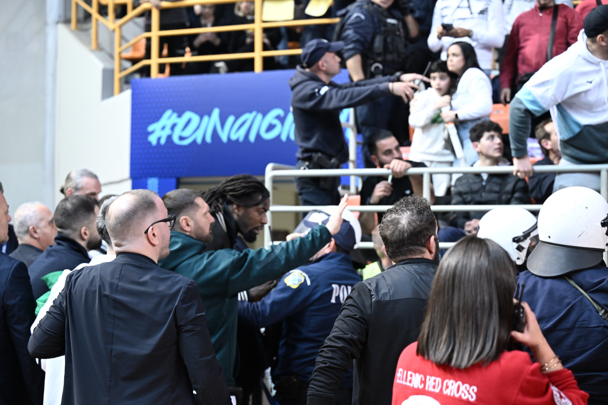 Η ΚΑΕ Παναθηναϊκός καταγγέλλει ρατσιστική επίθεση στον Λεσόρ (video)