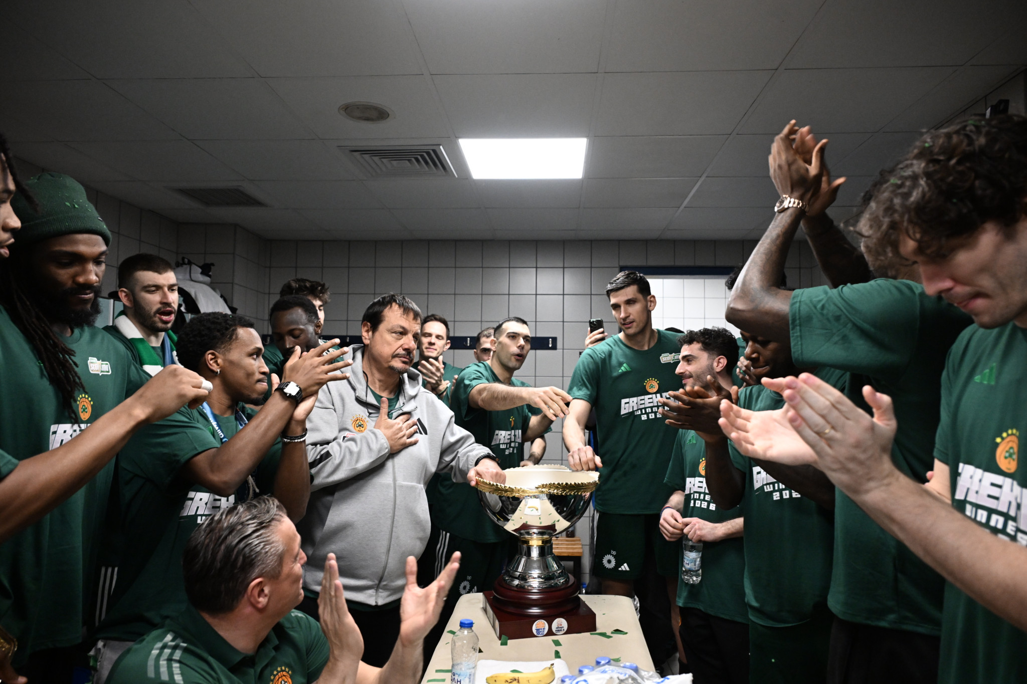 Τα «έσπασαν» στα αποδυτήρια οι παίκτες του Παναθηναϊκού μετά την κατάκτηση του Allwyn FInal 8 (photos)