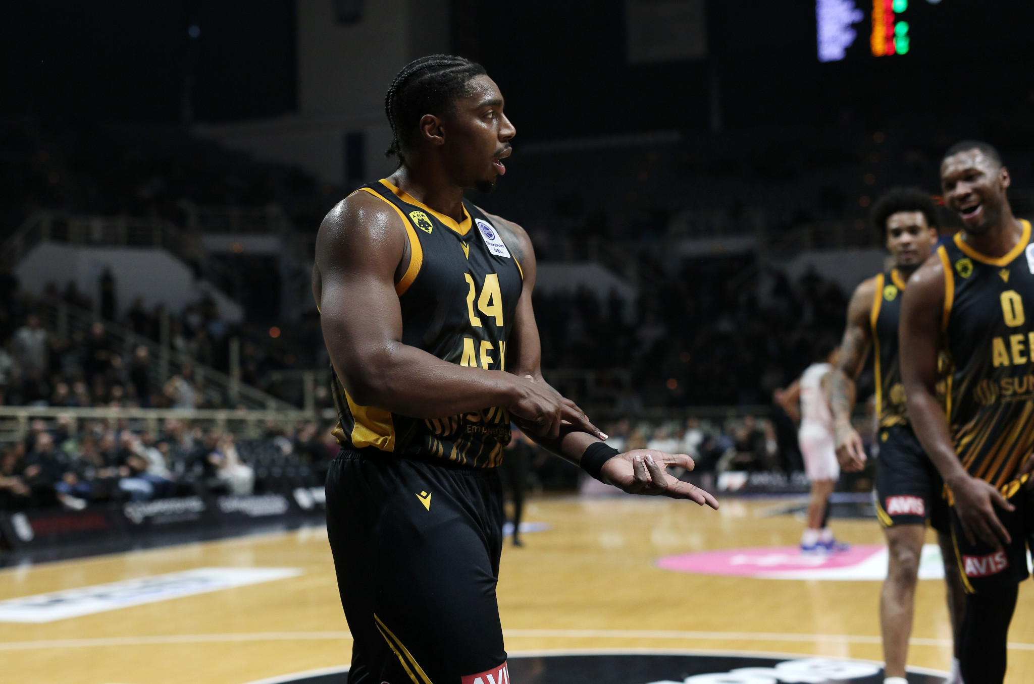 Η επεισοδιακή επιστροφή του Μπάρτλεϊ στην Πυλαία και η «απάντηση» στο παρκέ