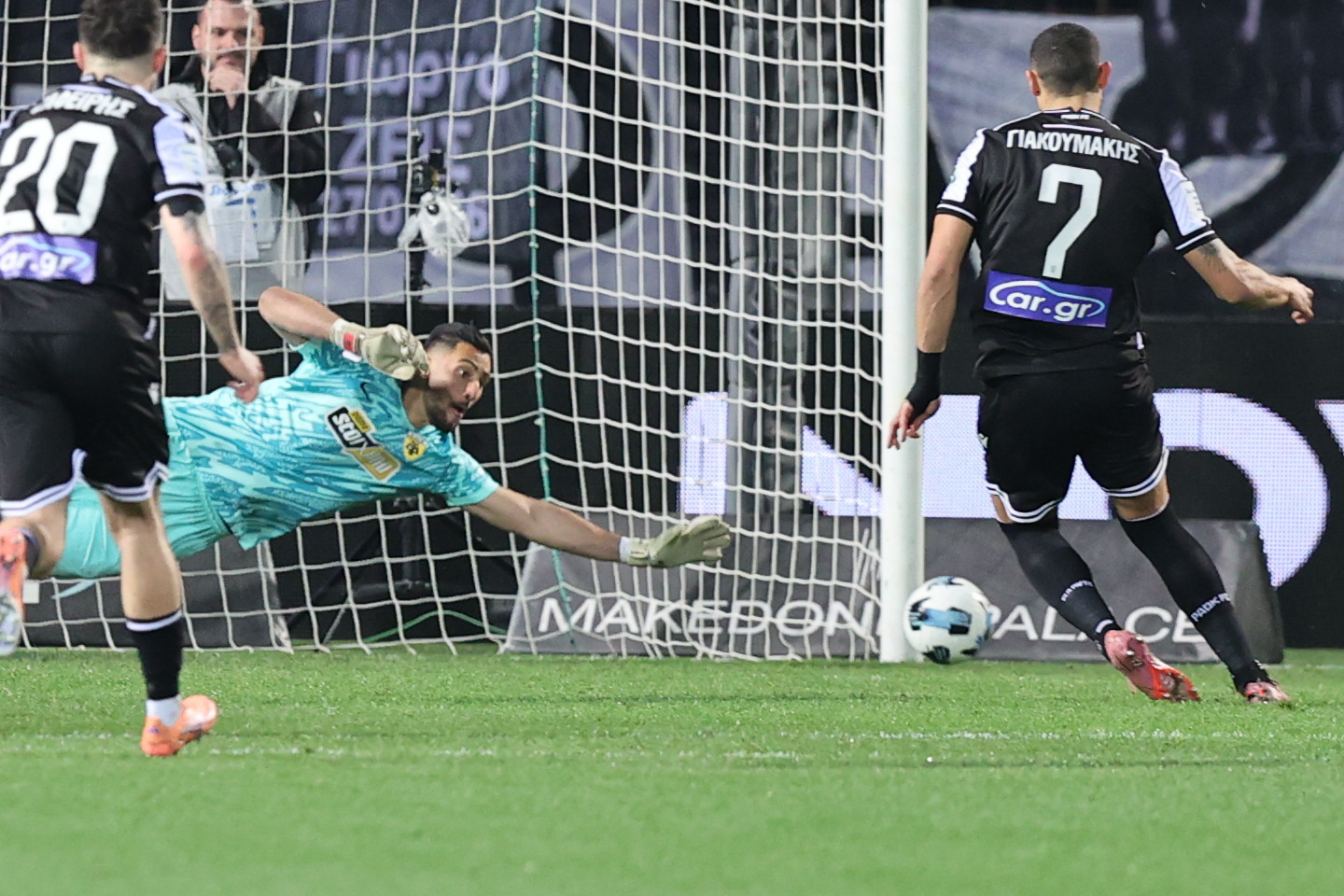 Ο Στρακόσια έπιασε πέναλτι του Γιακουμάκη και κράτησε το μηδέν (video)