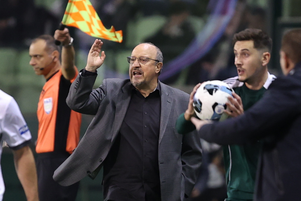 Μπενίτεθ στην συνέντευξη Τύπου: «Χτίζουμε μια ομάδα και θέλει χρόνο το πρότζεκτ»