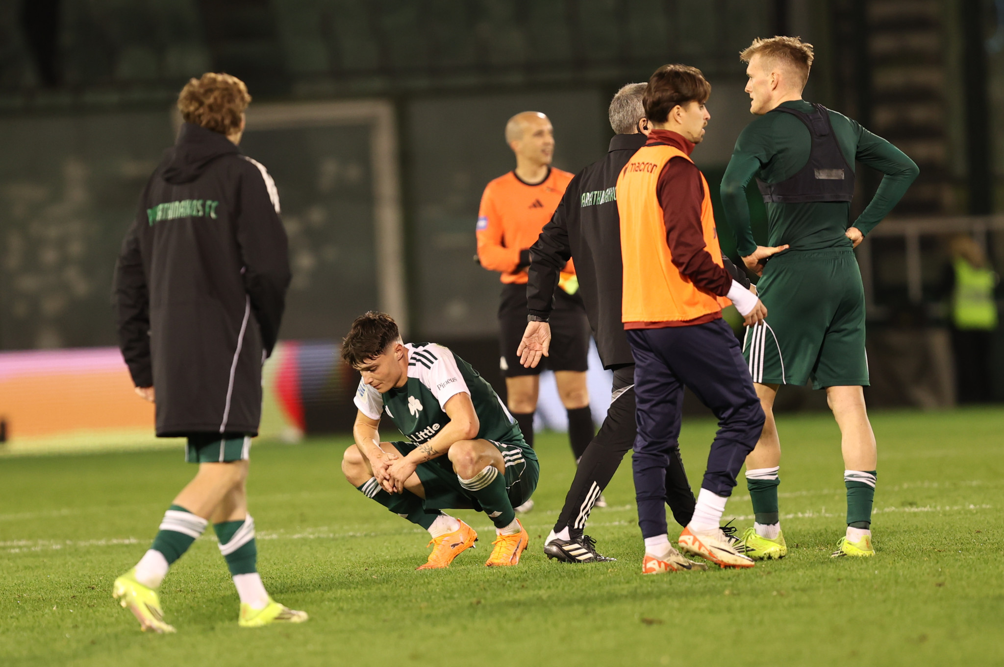 Ο Κάτρης απαρηγόρητος έβαλε τα κλάματα μετά το τέλος του ματς και ο κόσμος τον χειροκρότησε (video)