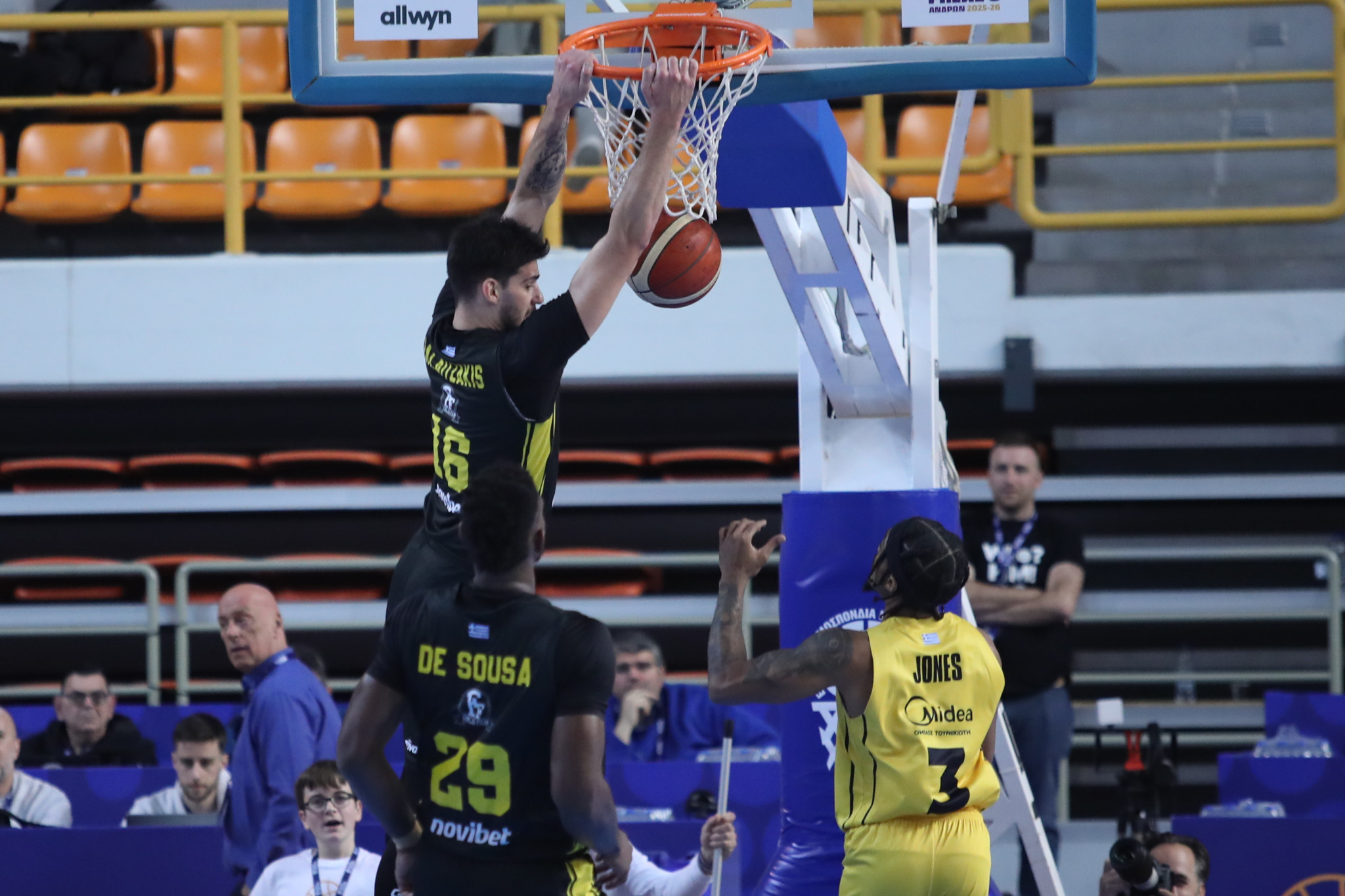 Το Μαρούσι έριξε... μπαλοθιά και απέκλεισε τον Άρη