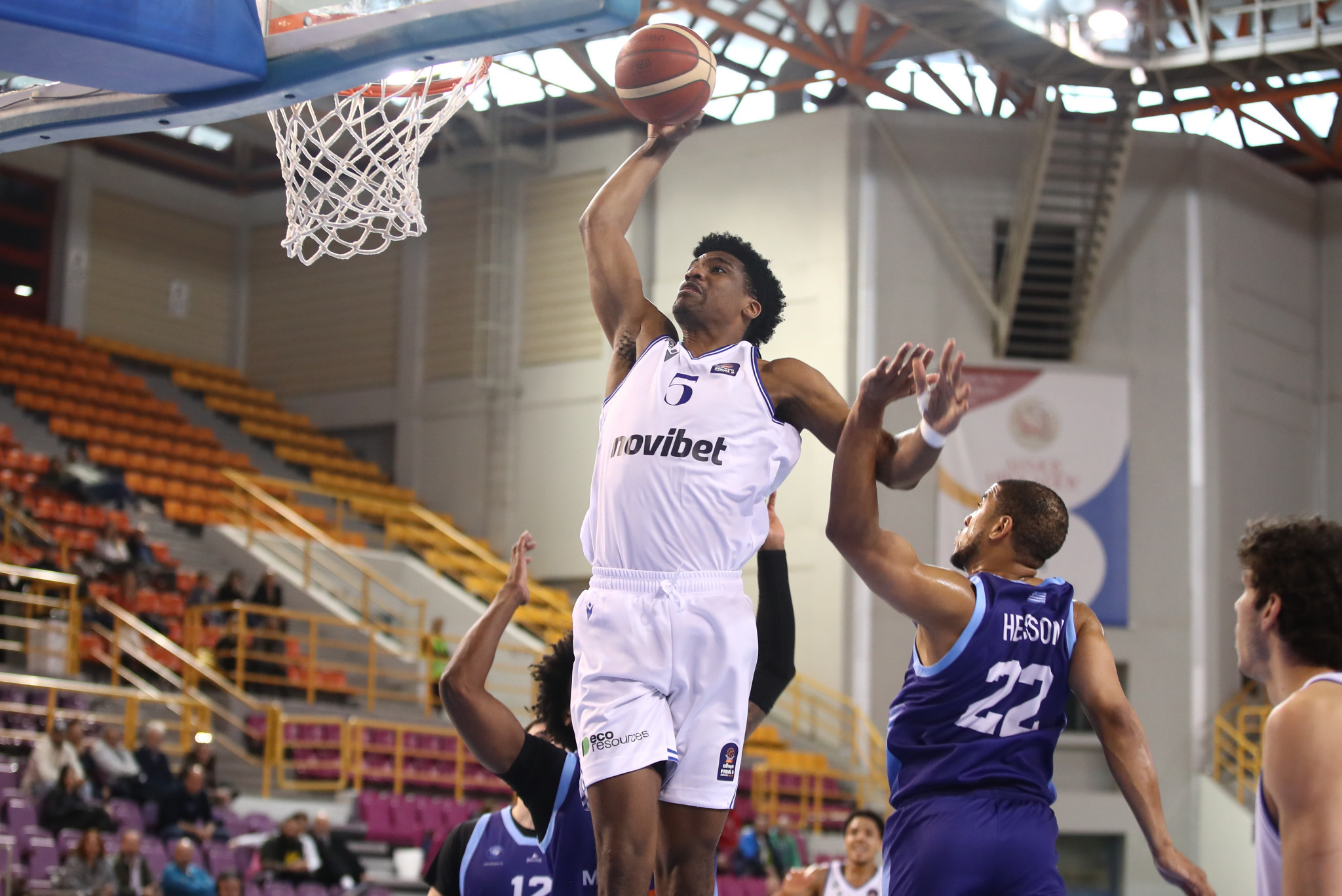 Το εντυπωσιακό κάρφωμα του Σμιθ απέναντι στη Μύκονο στον προημιτελικό του Allwyn Final 8 (video)