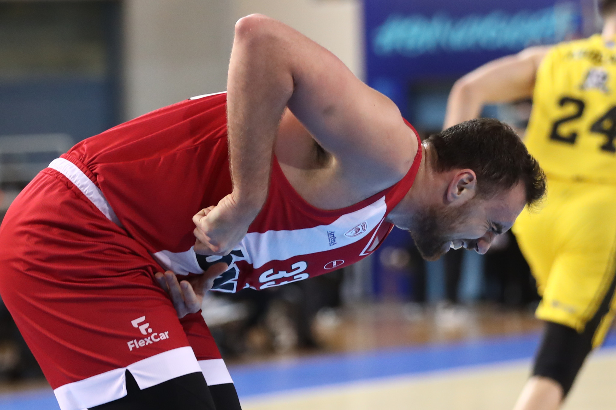 Κάταγμα στο δεξιό αντίχειρα ο Μιλουτίνοφ - Αμφίβολος ο Τζόουνς για τον τελικό