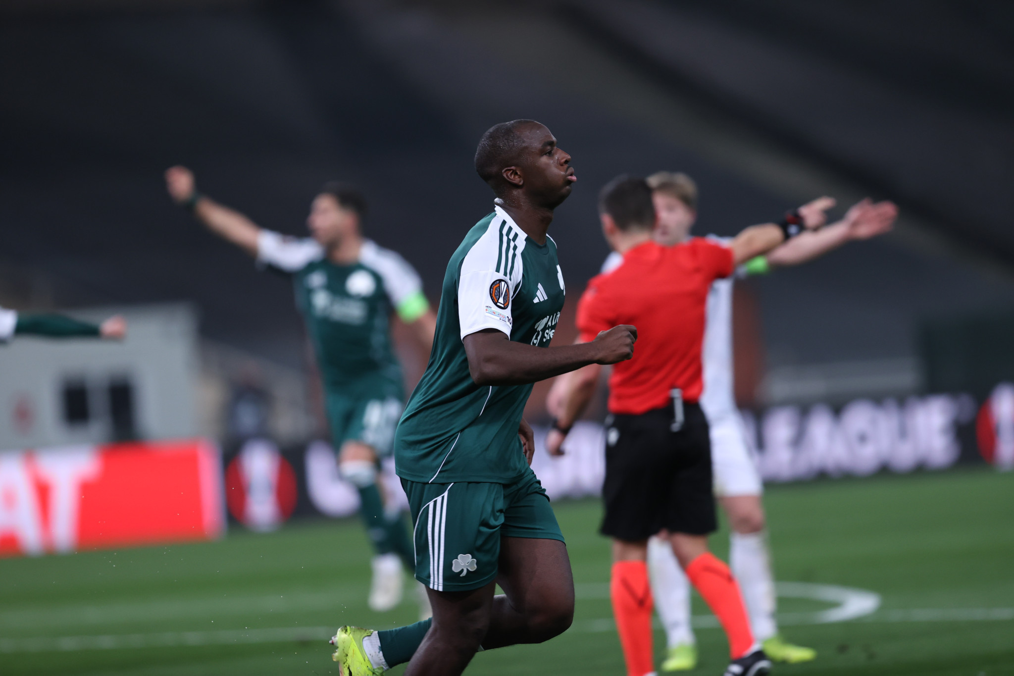 Οι Σέρβοι αποθεώνουν τον Τεττέη: «Είναι η ελληνική έκδοση του Λαμίν Γιαμάλ»