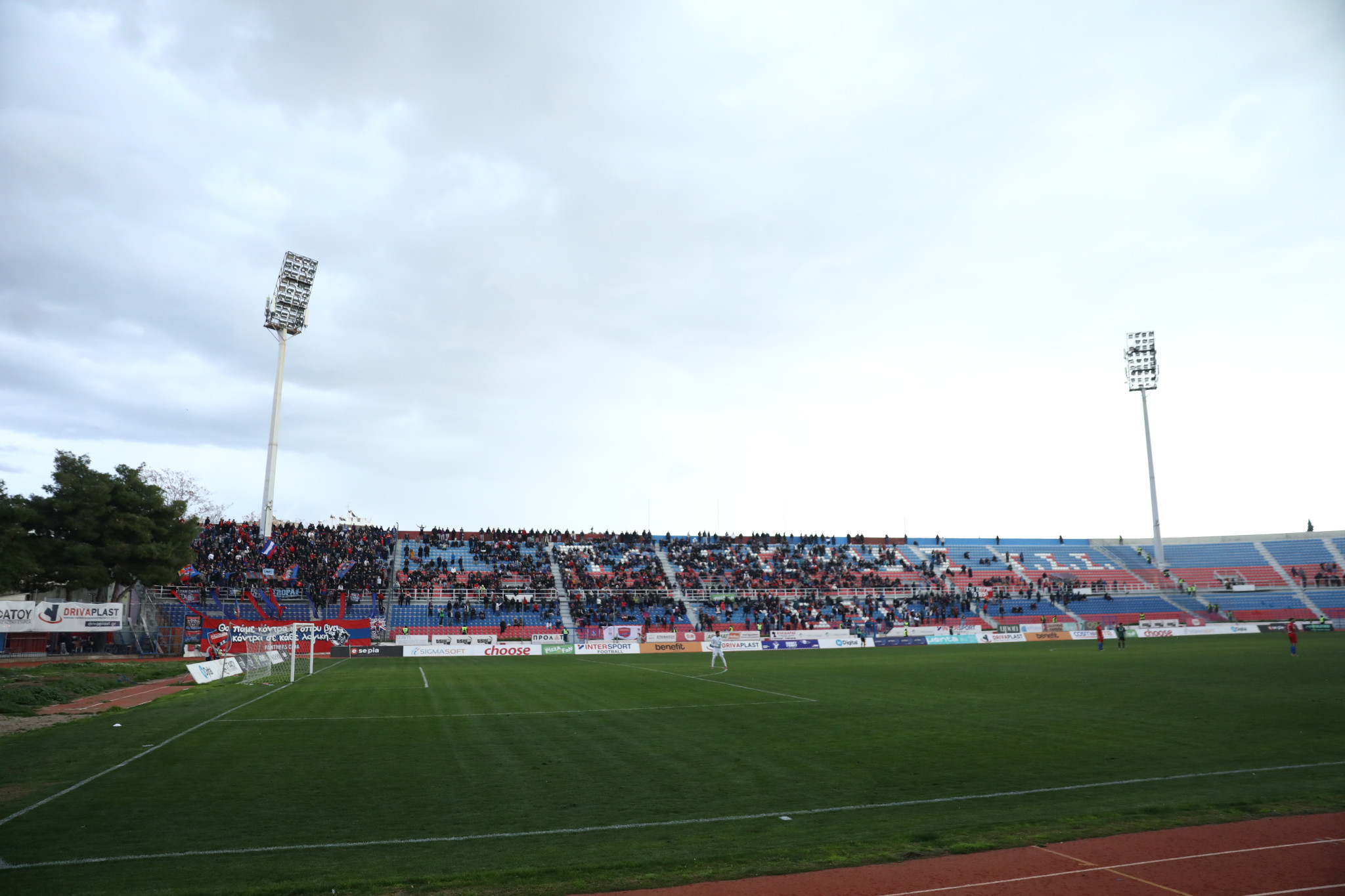 Σοκαριστική καταγγελία της ΠΑΕ Πανιώνιος: «Άγνωστος εκτόξευσε κροτίδα δυναμίτη - Κινδύνευσαν ζωές στη Νέα Σμύρνη» (video)