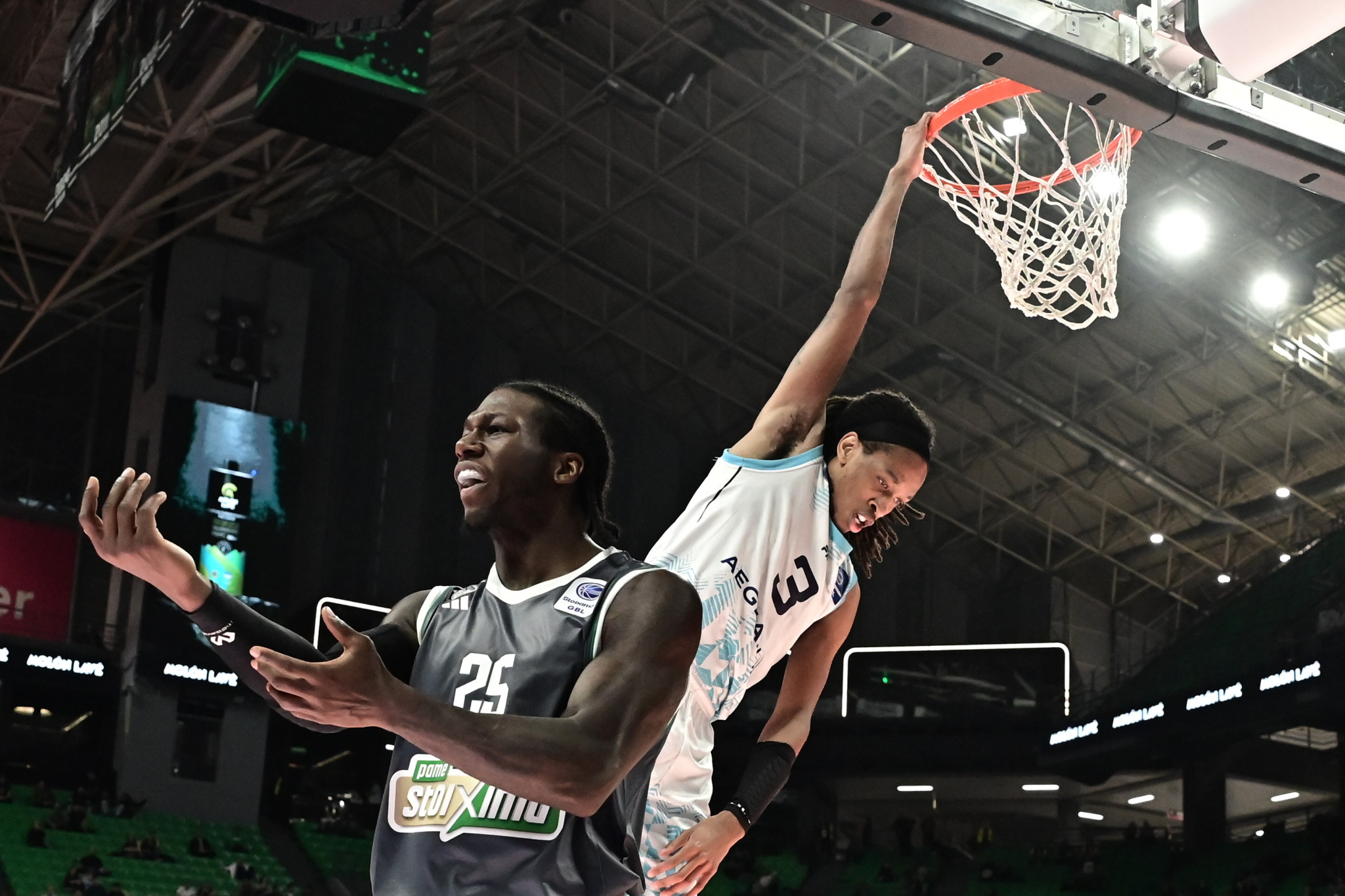 Το κλέψιμο του Κένεντι στον Ναν και το κάρφωμα που ολοκλήρωσε το... έπος του Κολοσσού στο T-Center (video)