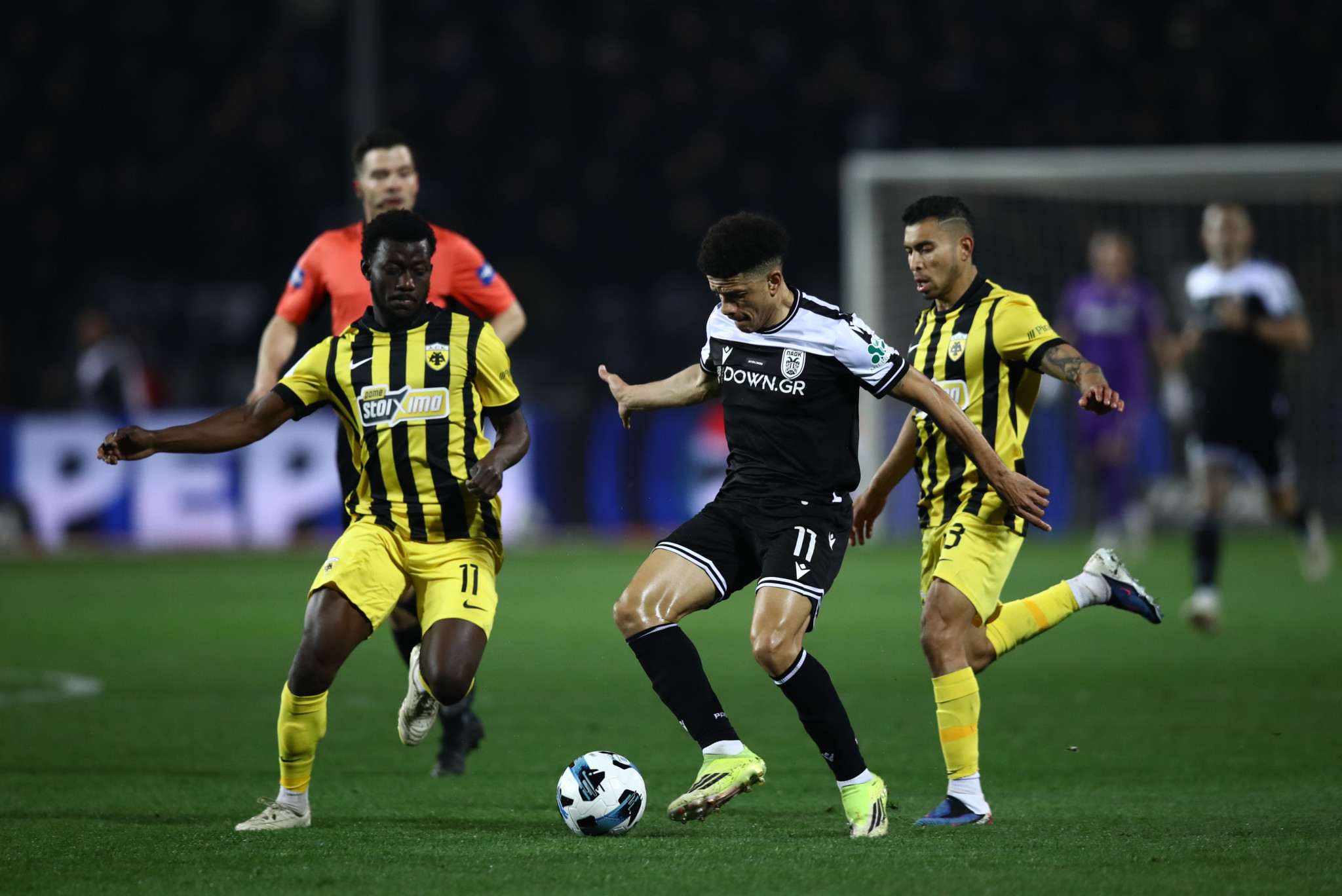 Νέα δεδομένα στη μάχη του τίτλου - Κερδισμένη η ΑΕΚ, χαμένος ο Ολυμπιακός