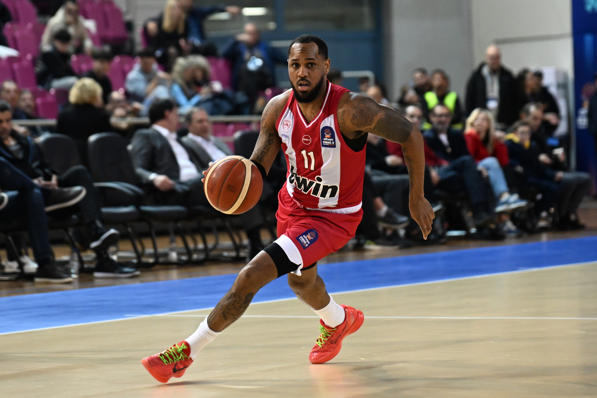 Ο Ολυμπιακός ξόδεψε μόνο την απαραίτητη ενέργεια και πήρε πολλά παραπάνω από το ματς