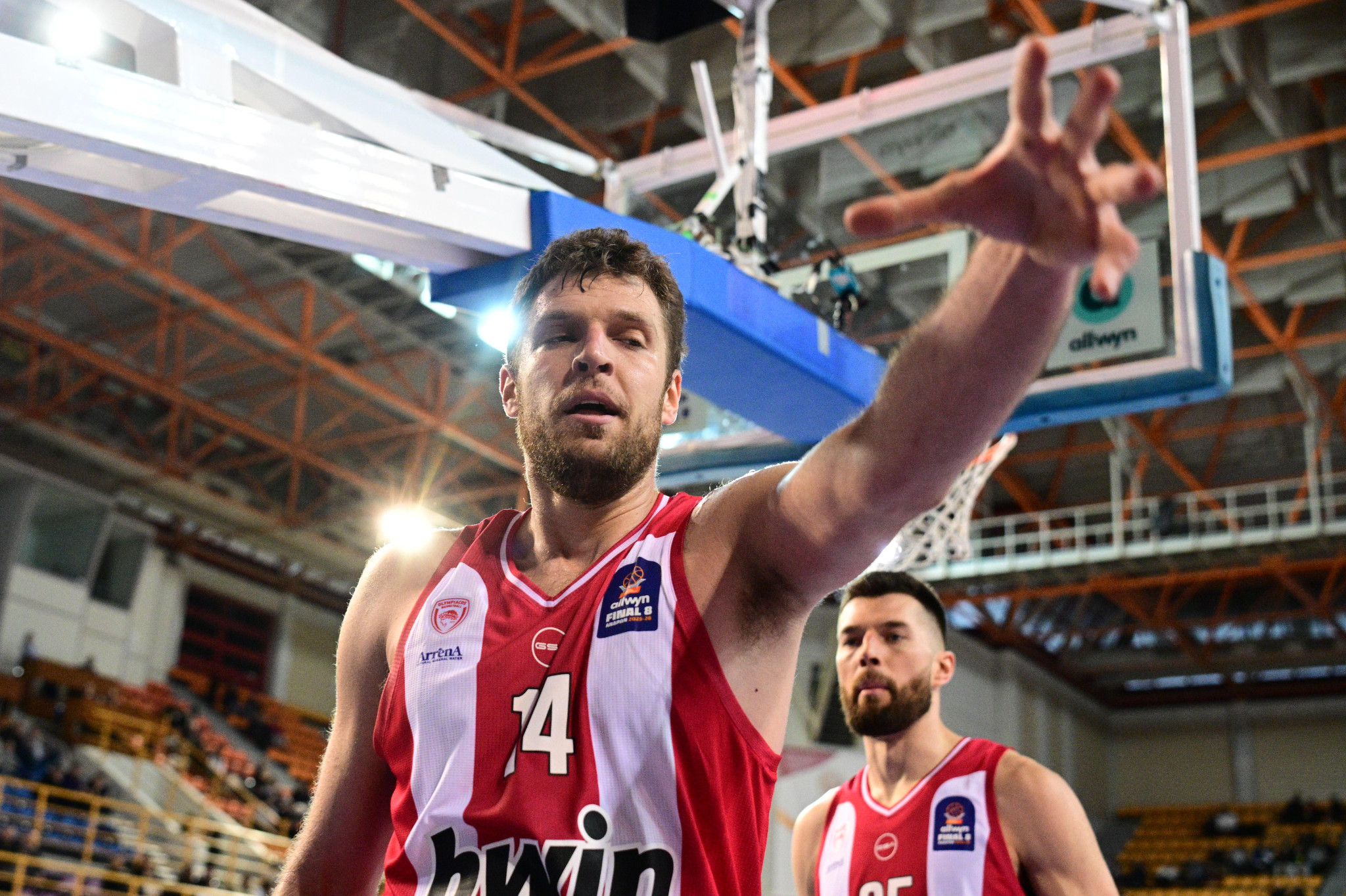 Η παρακάμερα του Ολυμπιακού στον ημιτελικό του Allwyn Final-8 (video)