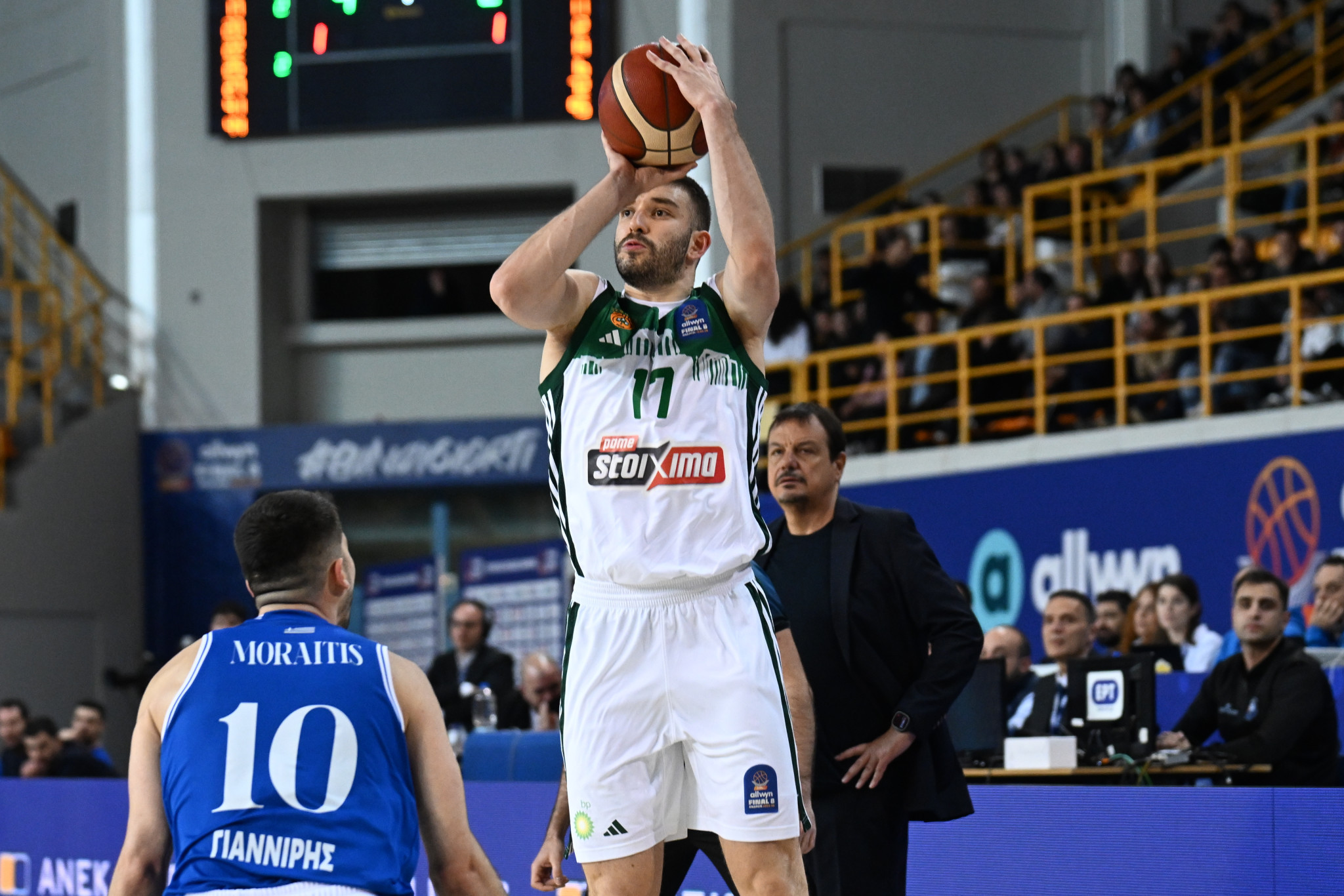 Ρογκαβόπουλος: «Ο Ντέιβις είναι τεράστια μεταγραφή για την ομάδα, περαστικά στον Μιλουτίνοφ»