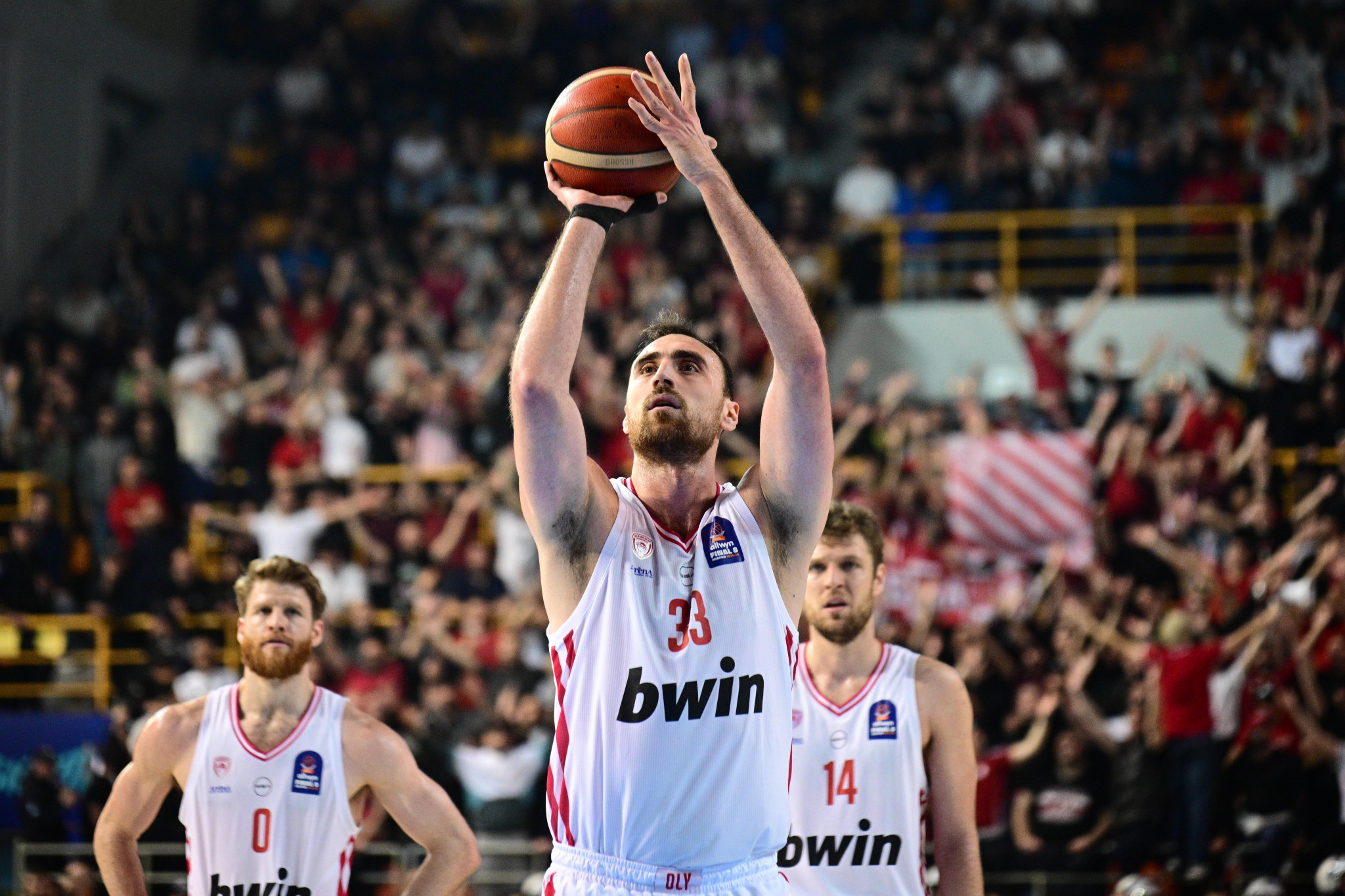 Ο Μιλουτίνοφ παρά τον τραυματισμό έκανε 2/2 βολές κόντρα στον Παναθηναϊκό (video)